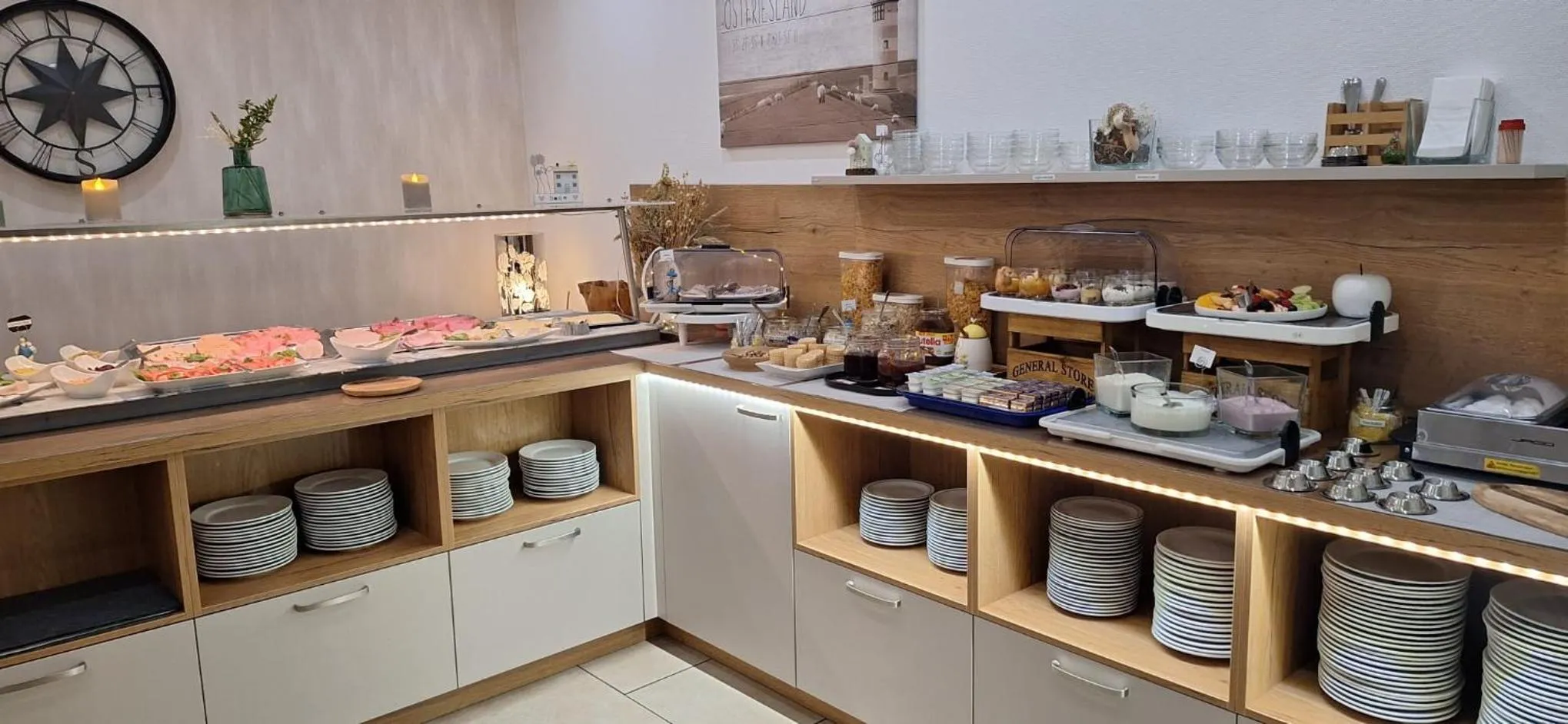 Buffet breakfast in Hotel Am Deich