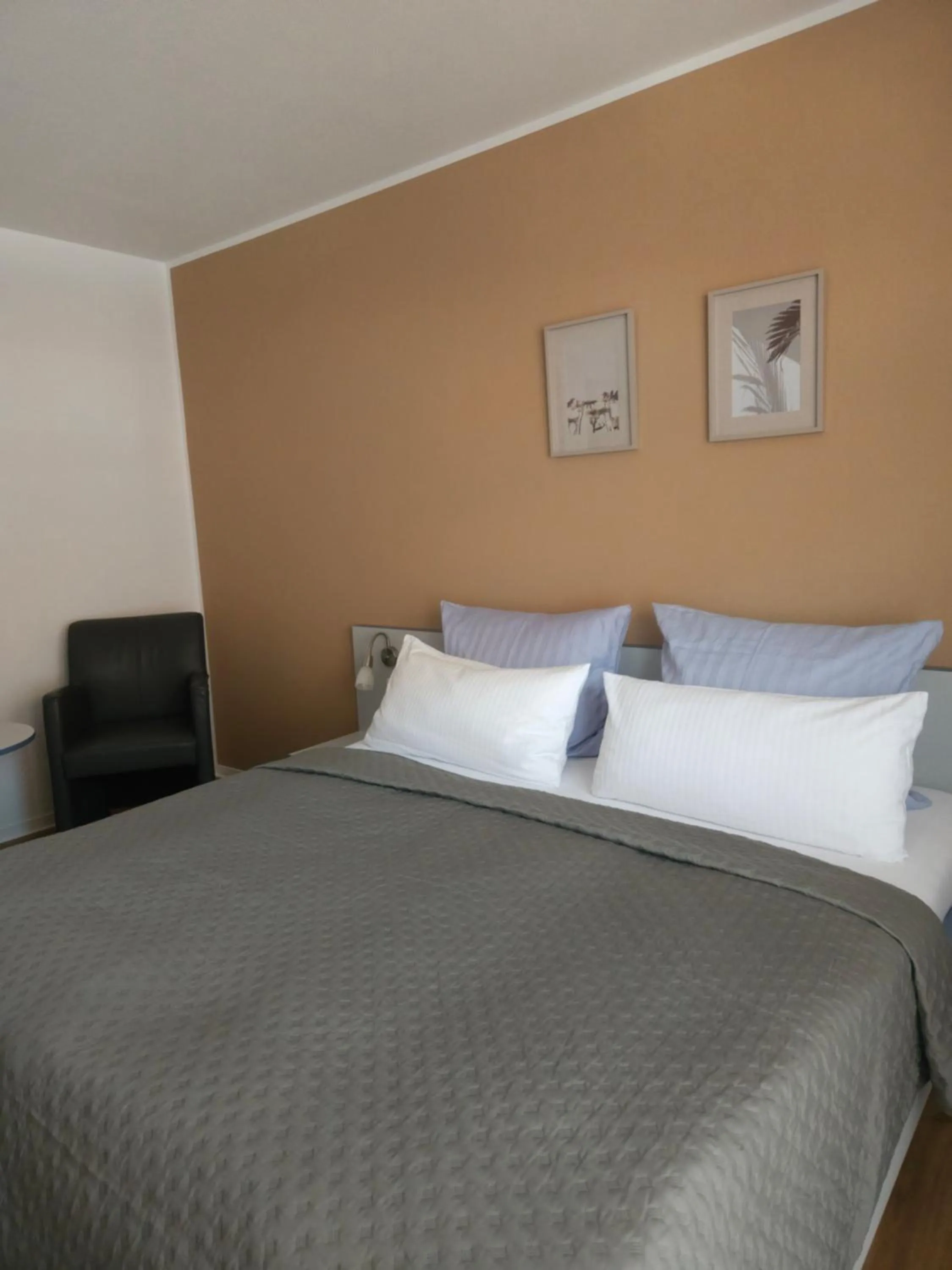 Bedroom, Bed in Hotel Am Deich