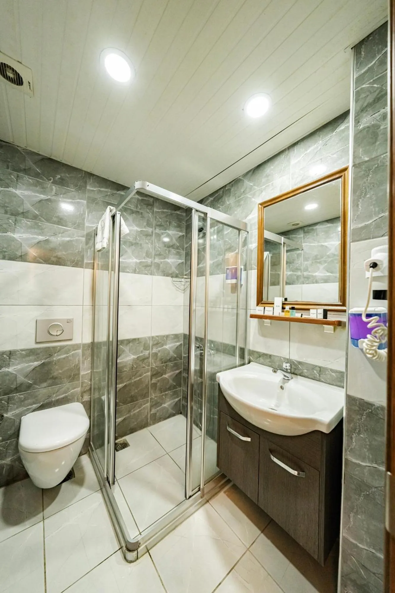 Bathroom in Hamit Hotel Kizilay