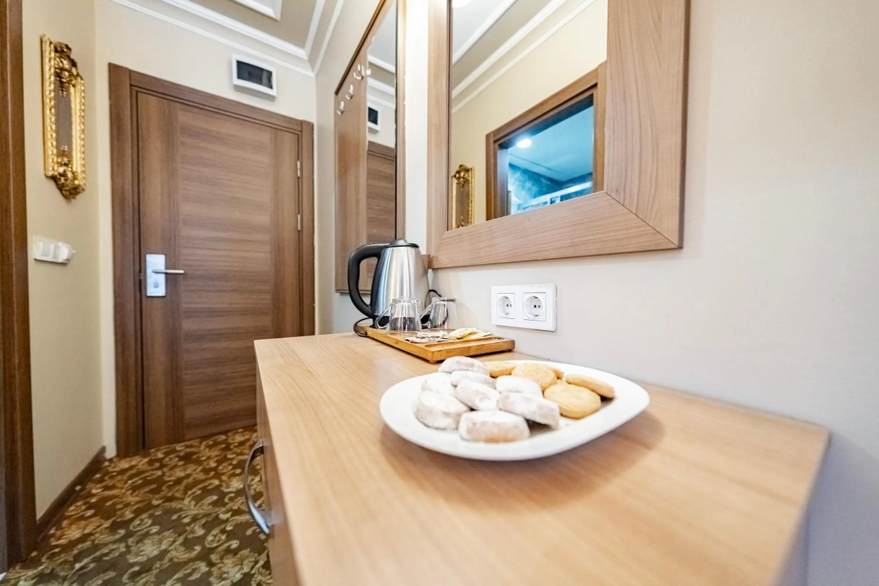 room service in Hamit Hotel Kizilay