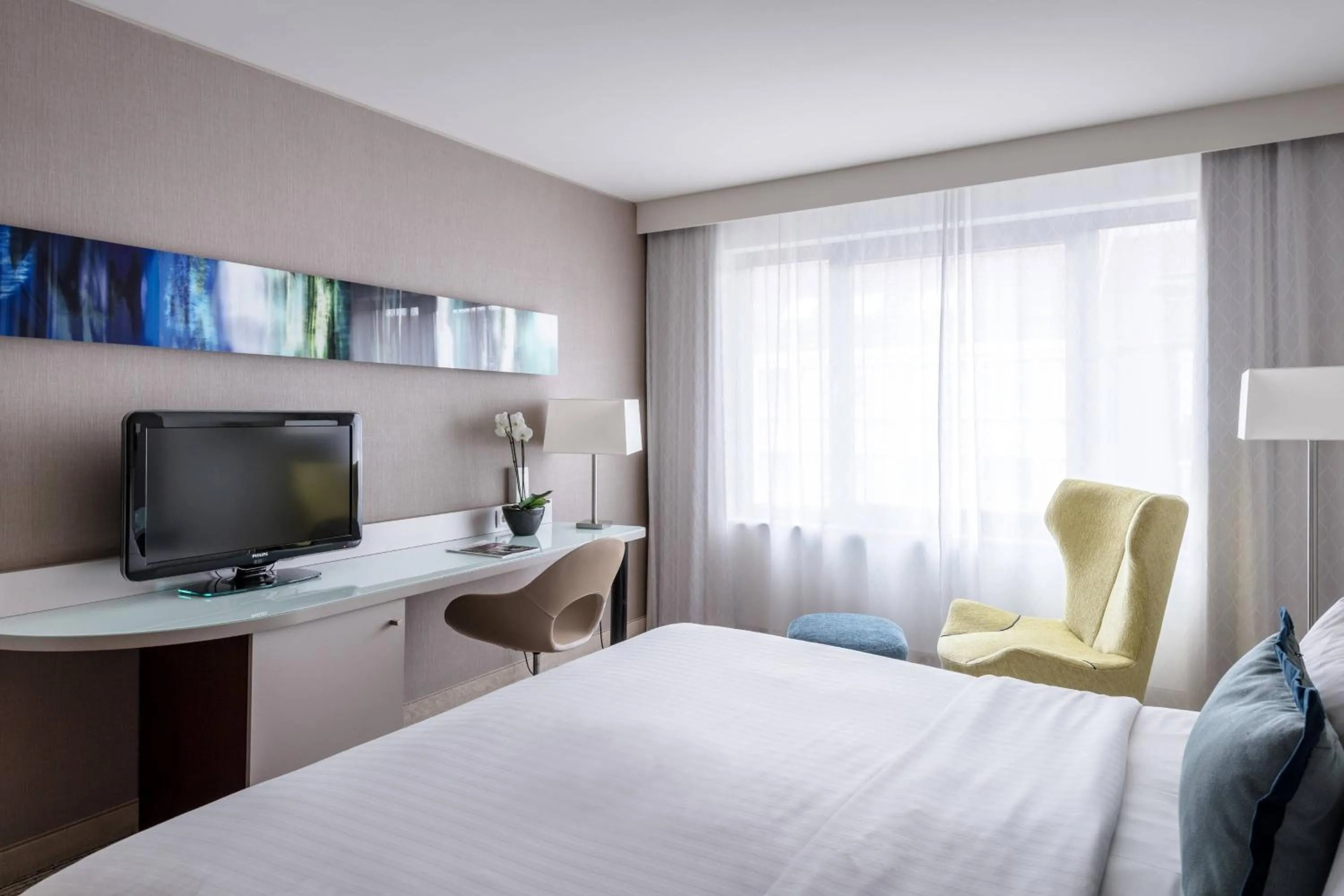Photo of the whole room, Bed in Courtyard by Marriott Munich City Center
