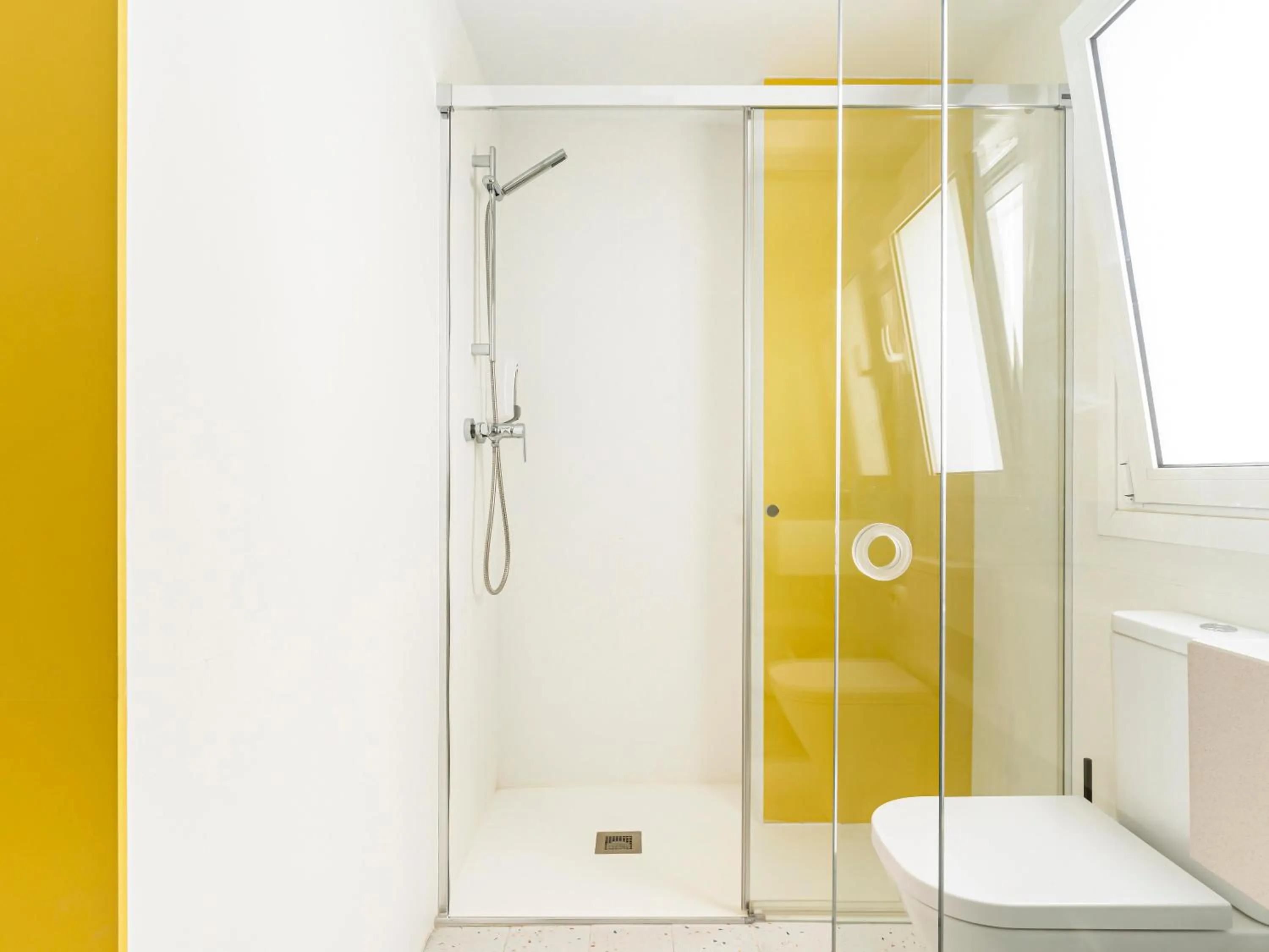 Bathroom in Limehome Haro Calle de la Vega