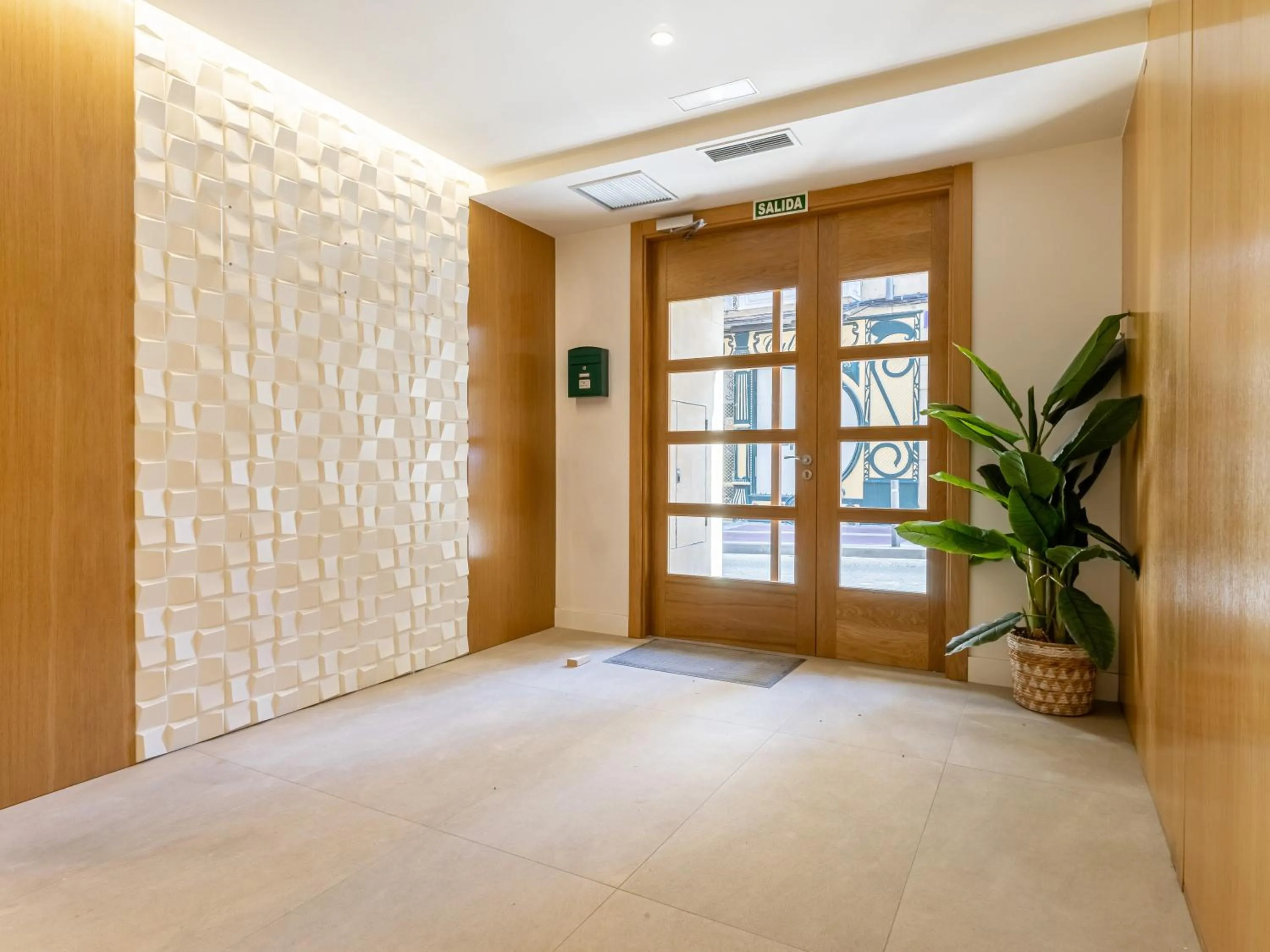 Facade/entrance in Limehome Haro Calle de la Vega