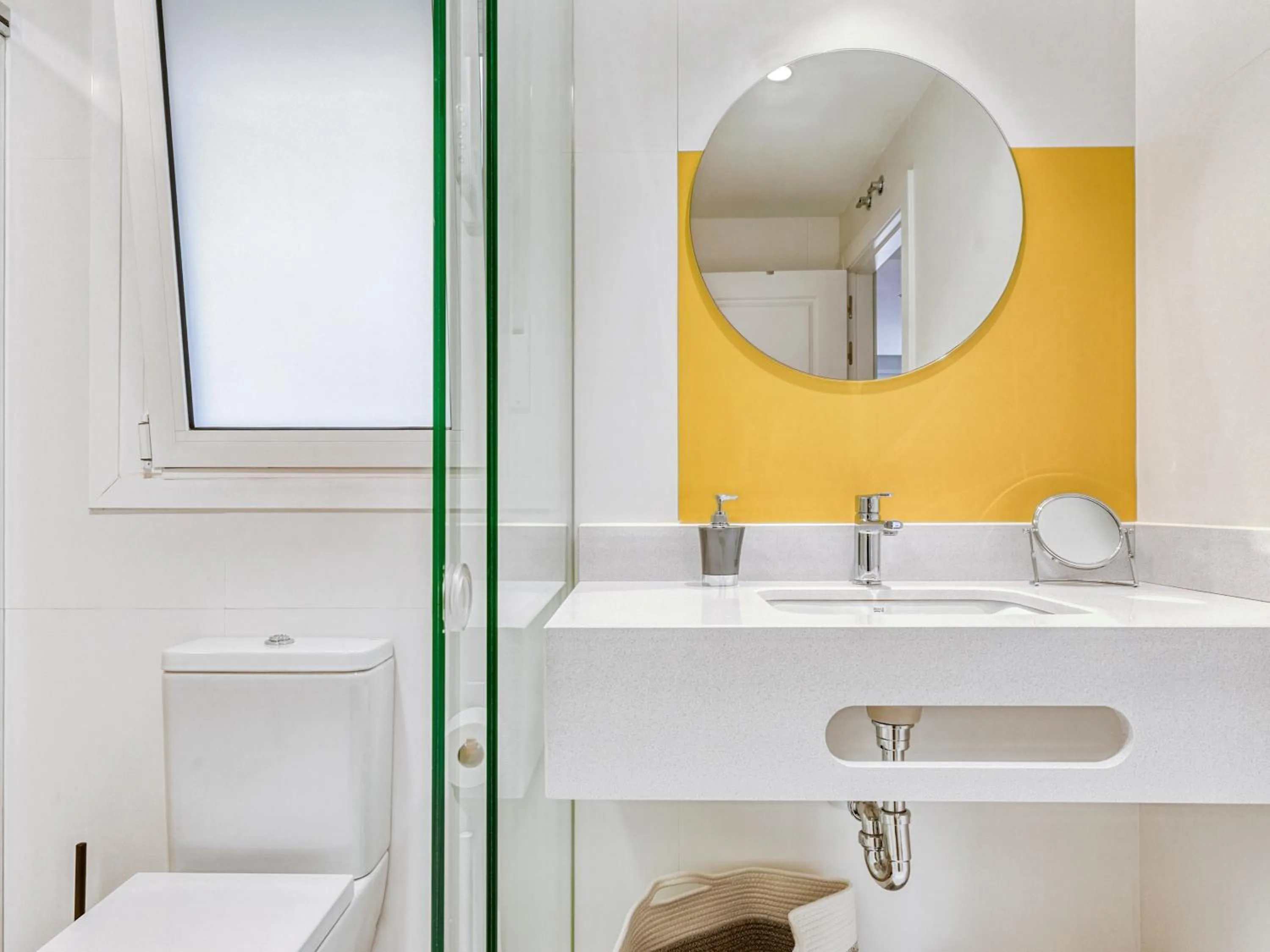 Bathroom in Limehome Haro Calle de la Vega