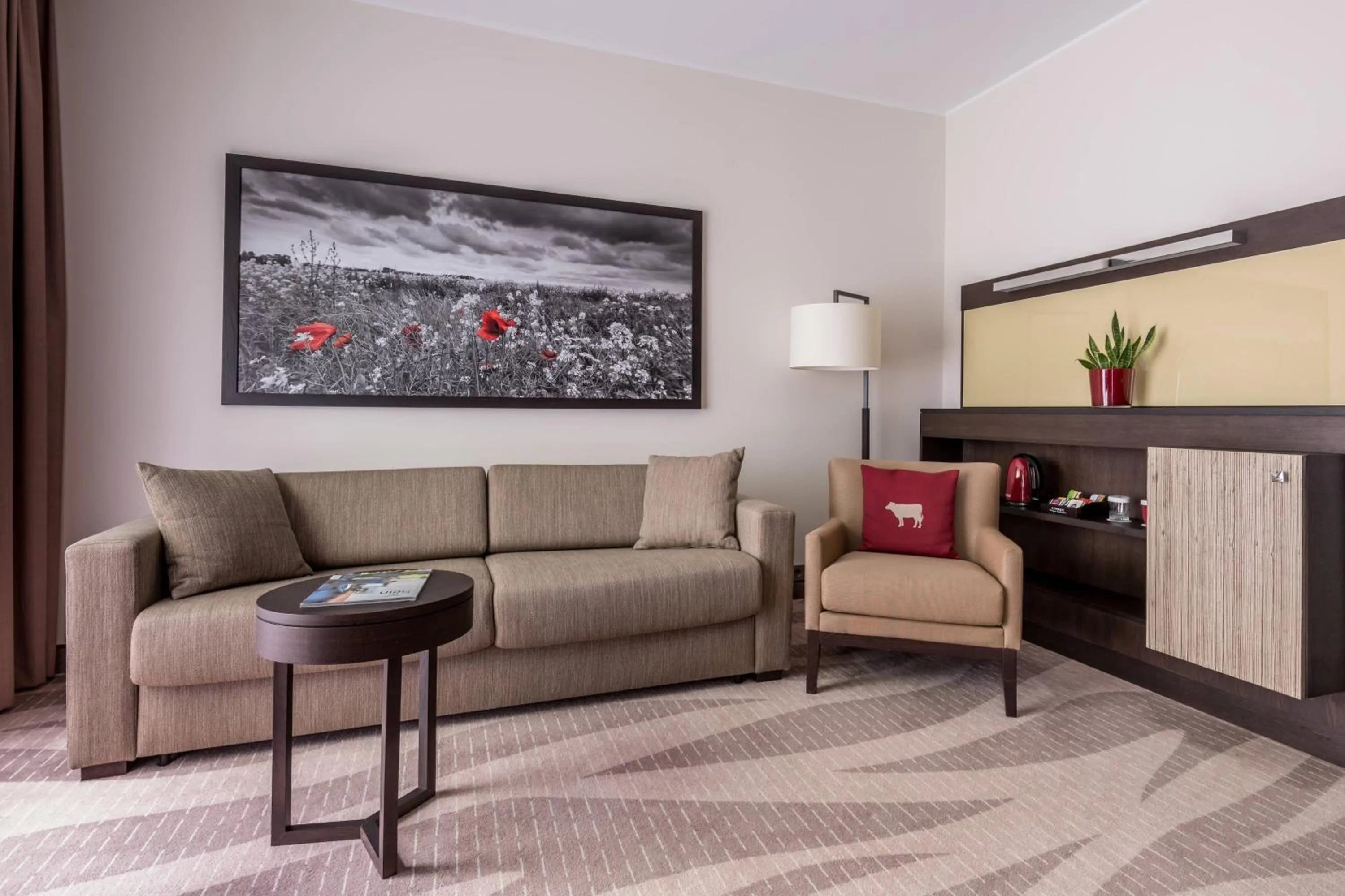 Living room in Munich Airport Marriott Hotel