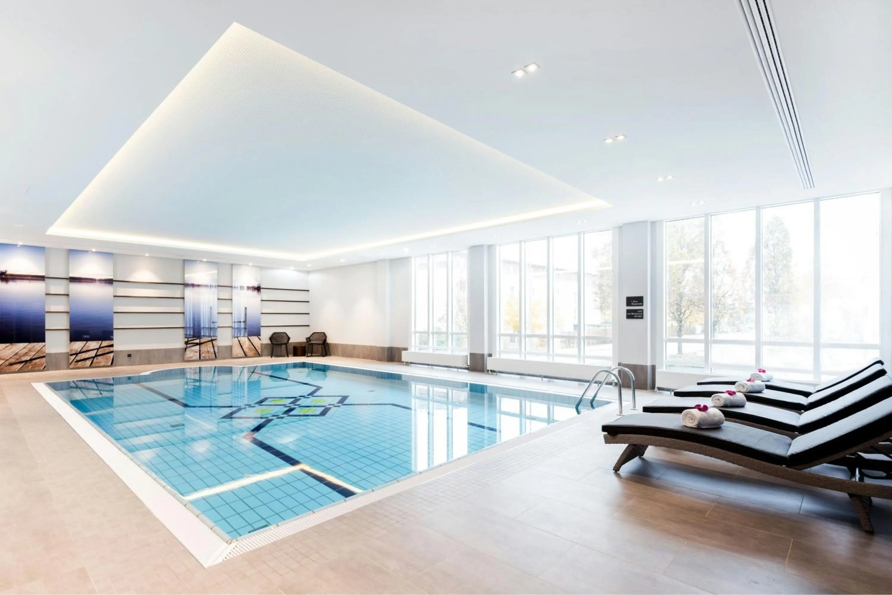 Swimming pool in Munich Airport Marriott Hotel