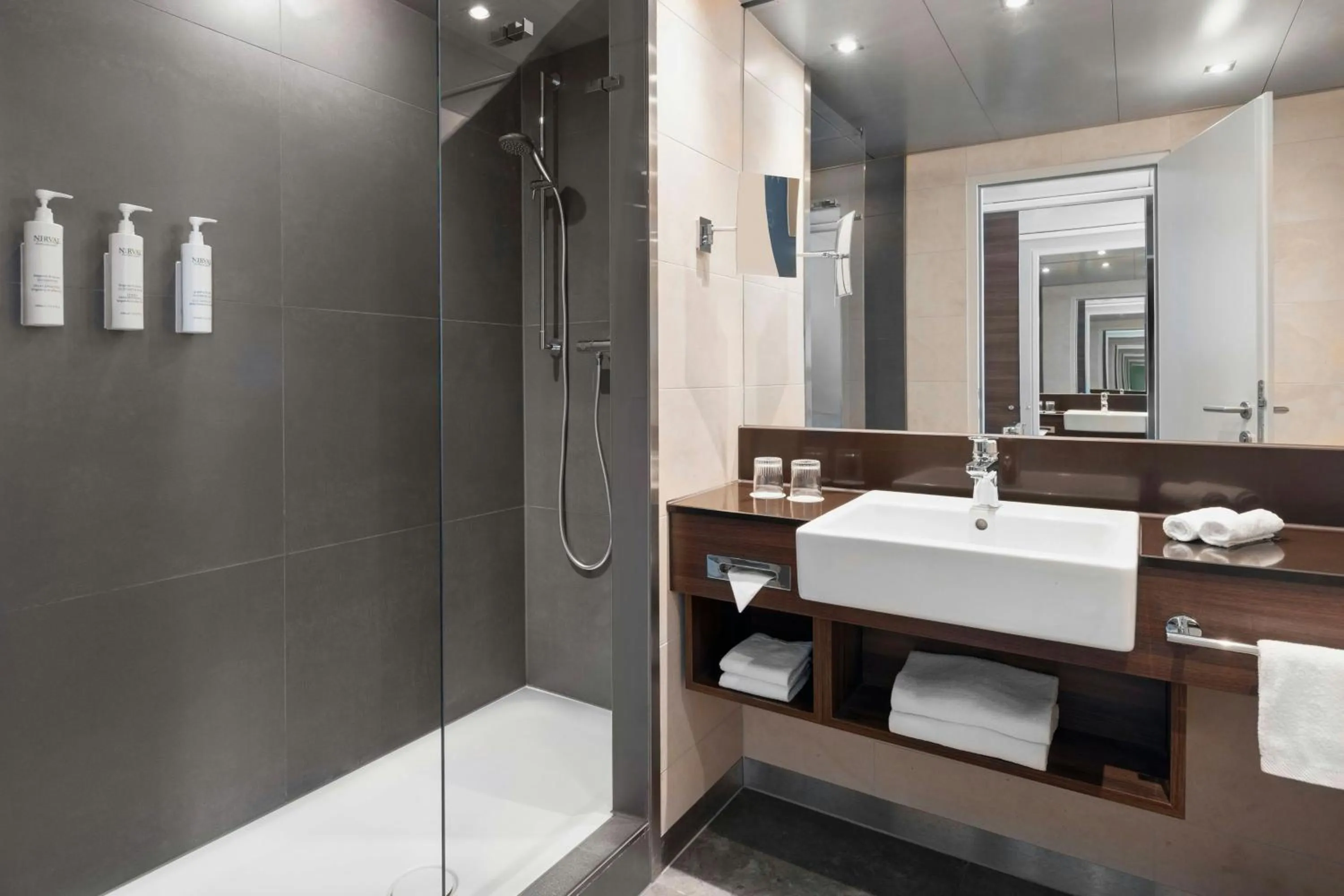 Bathroom in Courtyard by Marriott Linz