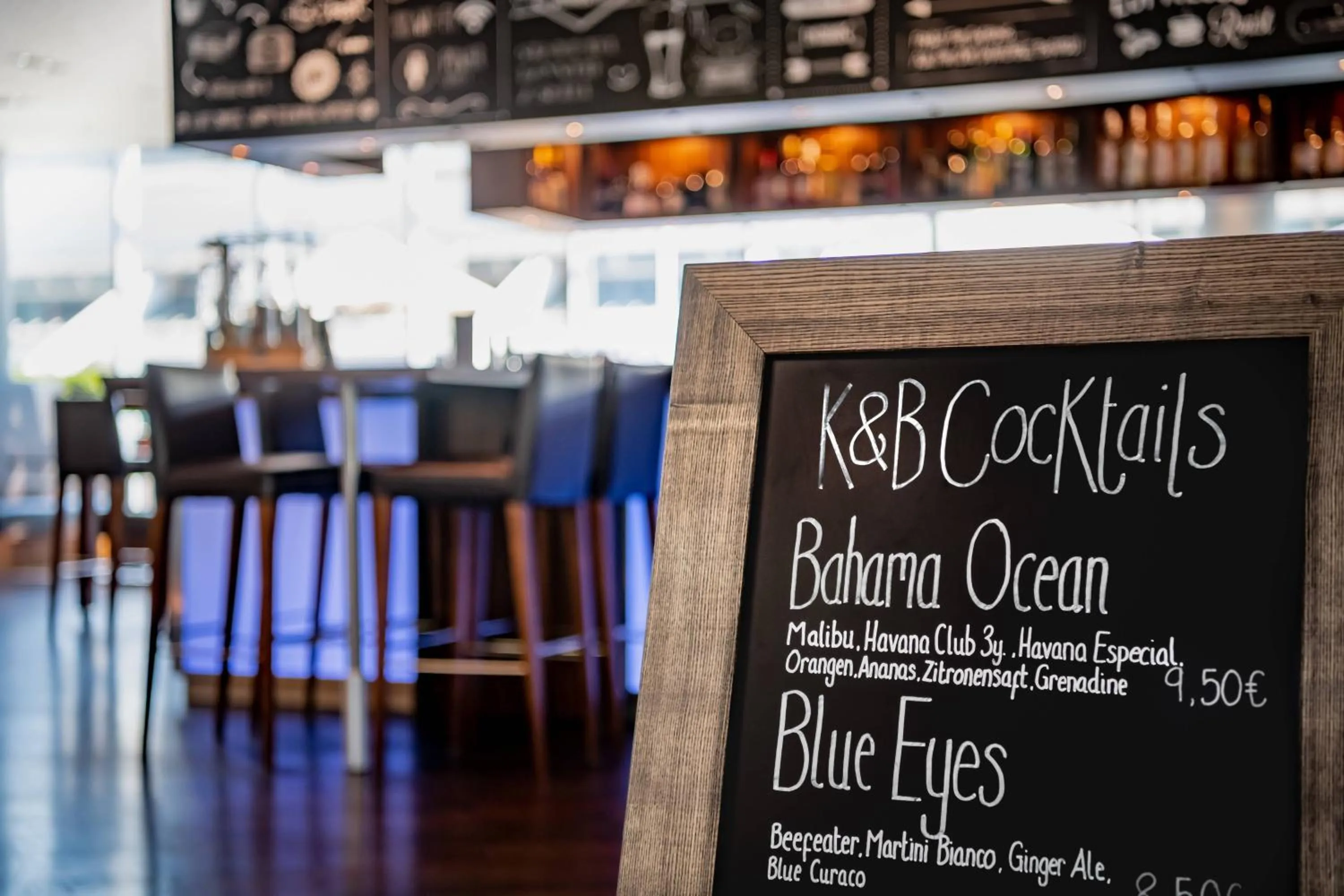 Lounge or bar in Courtyard by Marriott Linz