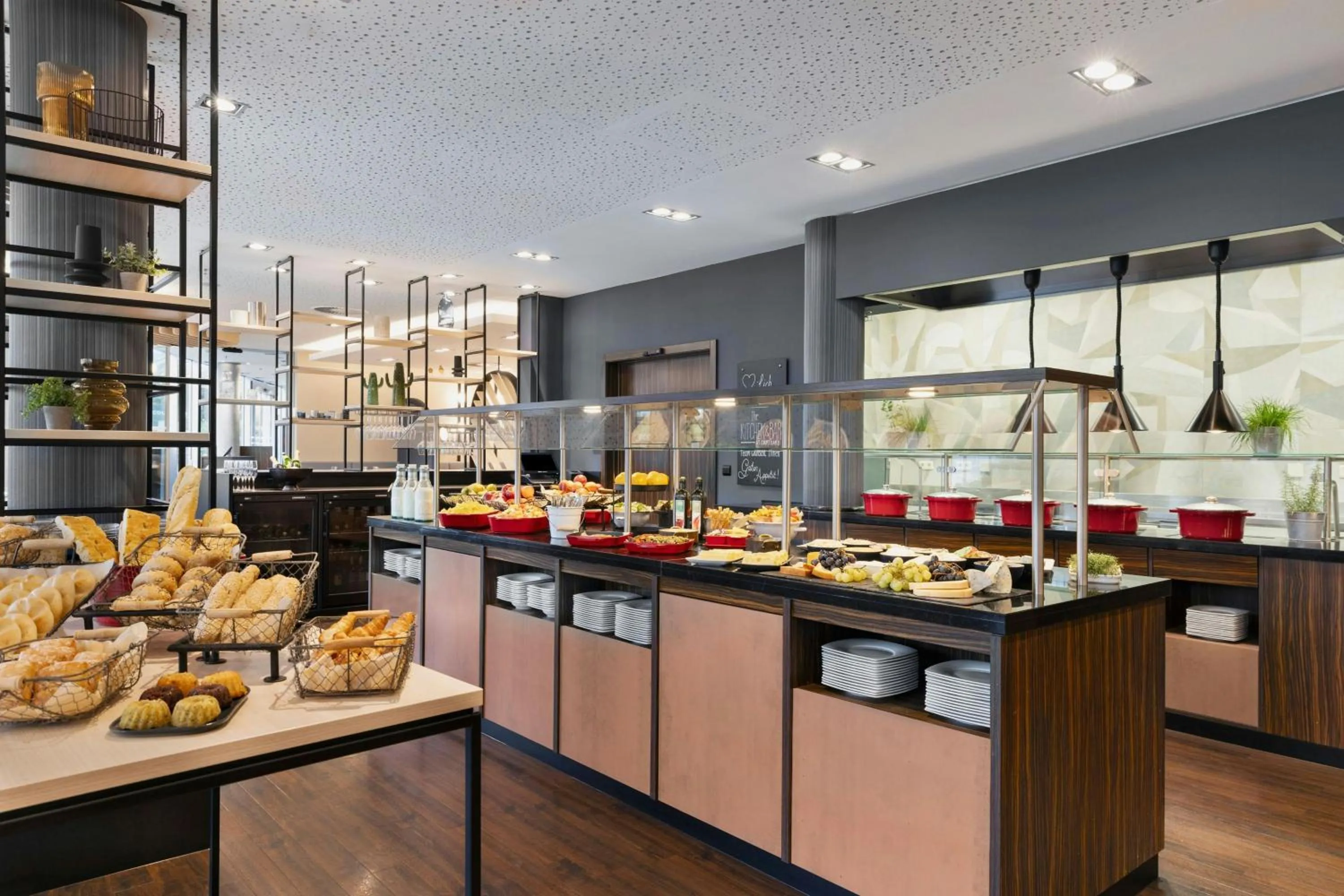 Breakfast in Courtyard by Marriott Linz