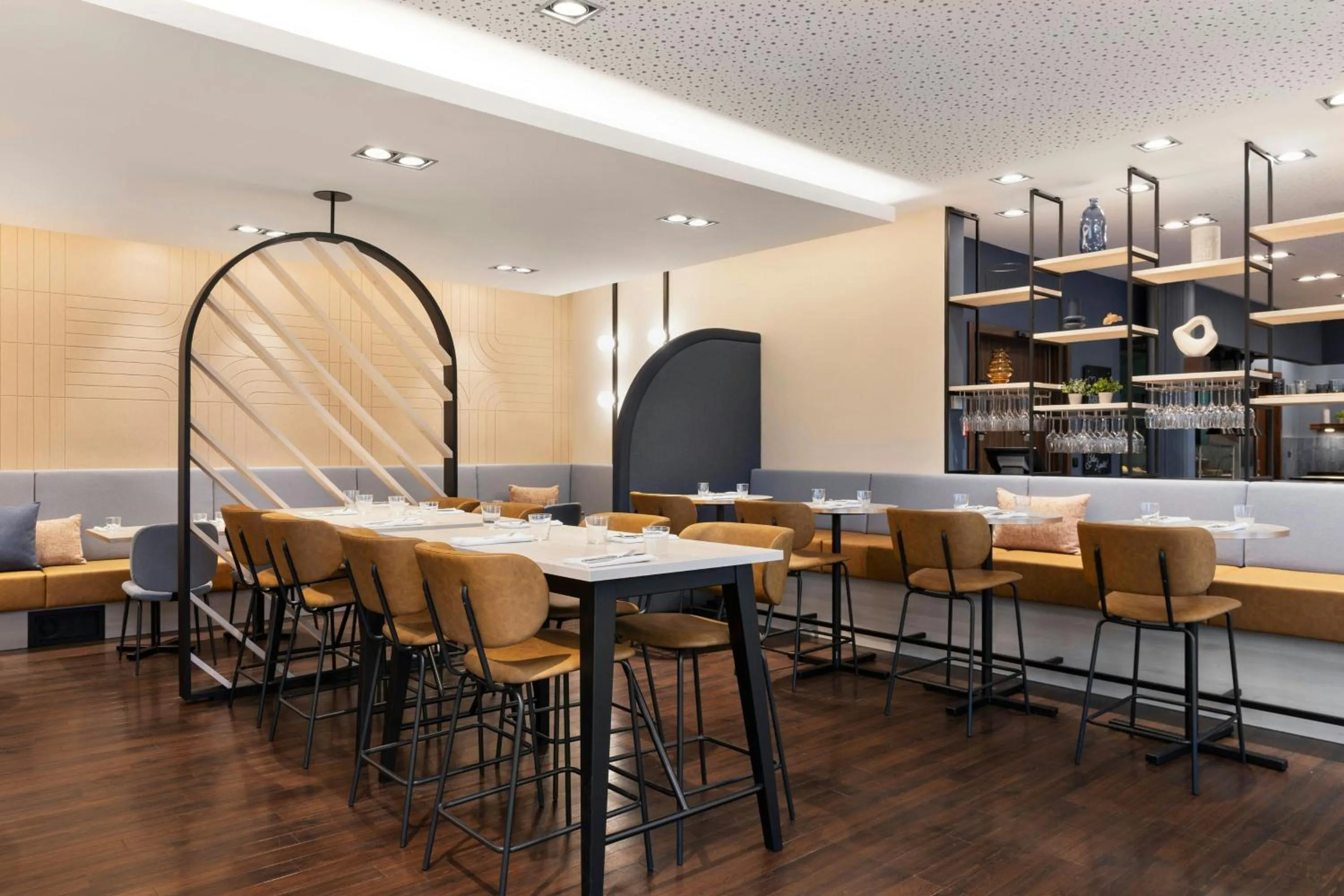 Restaurant/places to eat in Courtyard by Marriott Linz