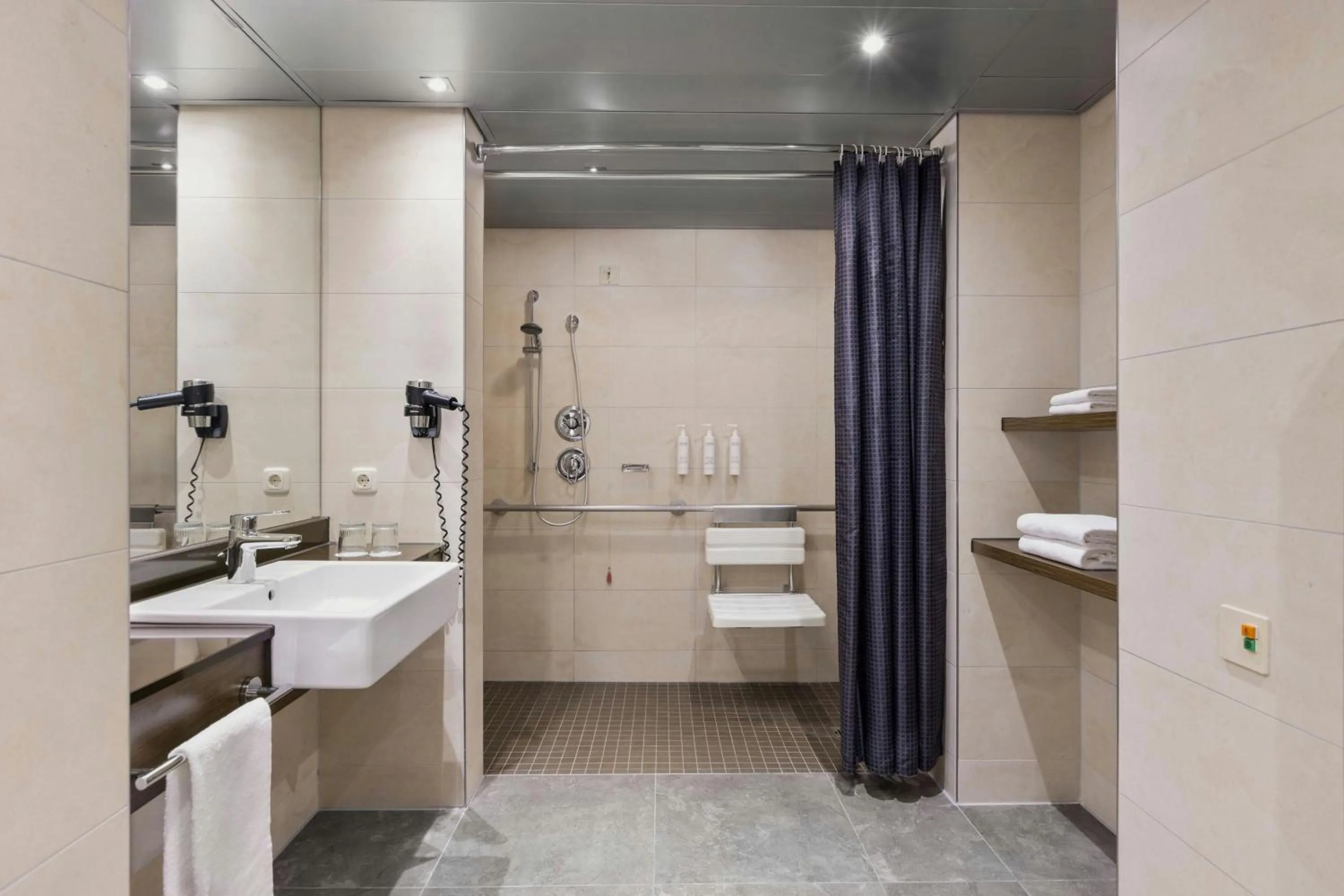 Bathroom in Courtyard by Marriott Linz