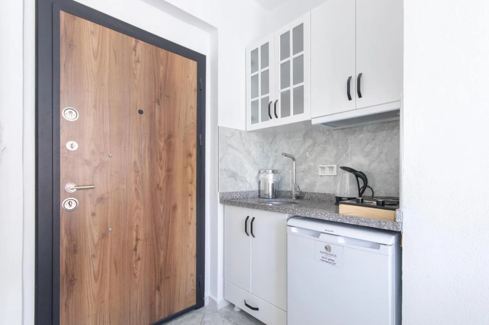 Kitchen or kitchenette in Gokceada Marmaros Butik Otel