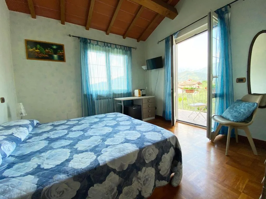 Bedroom, Bed in la madonnina