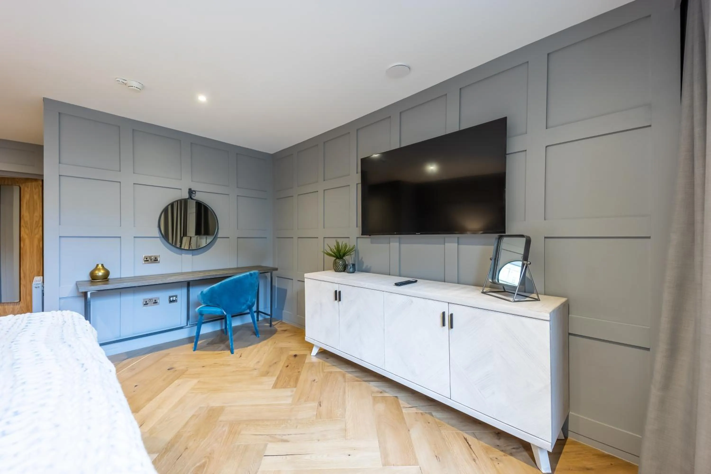 TV and multimedia in No1 Apartments Edinburgh - New Town