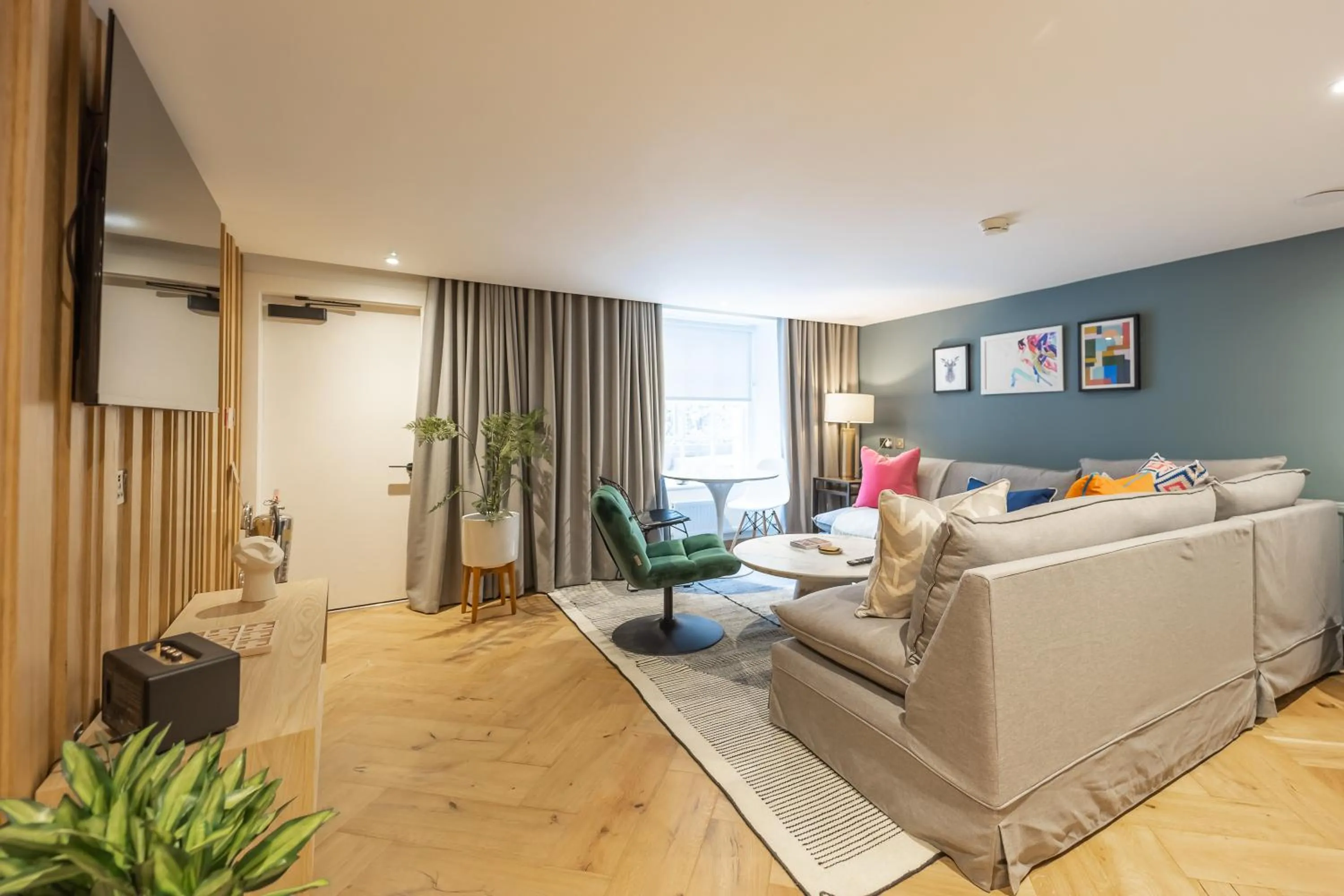 TV and multimedia in No1 Apartments Edinburgh - New Town
