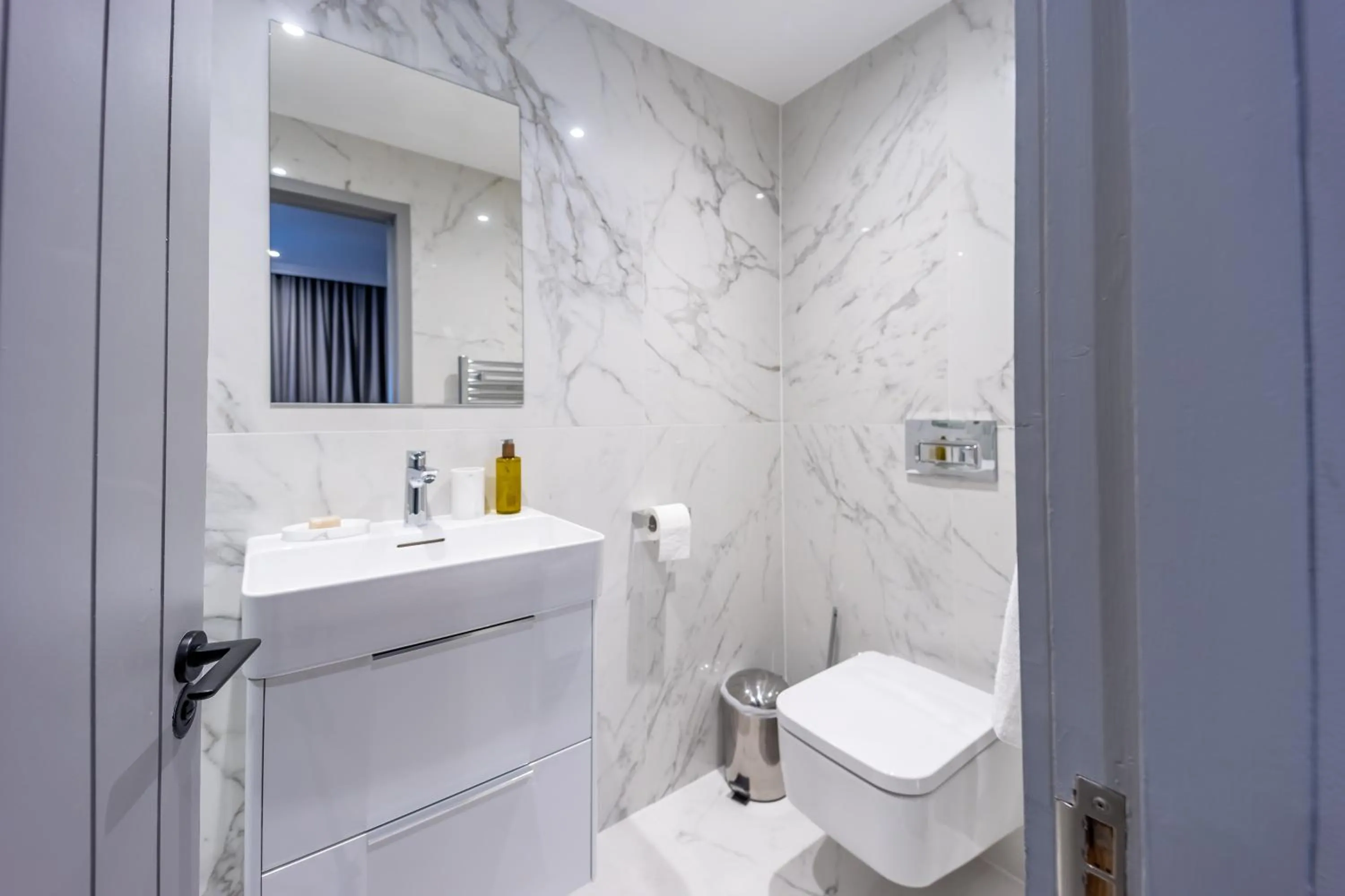 Toilet in No1 Apartments Edinburgh - New Town