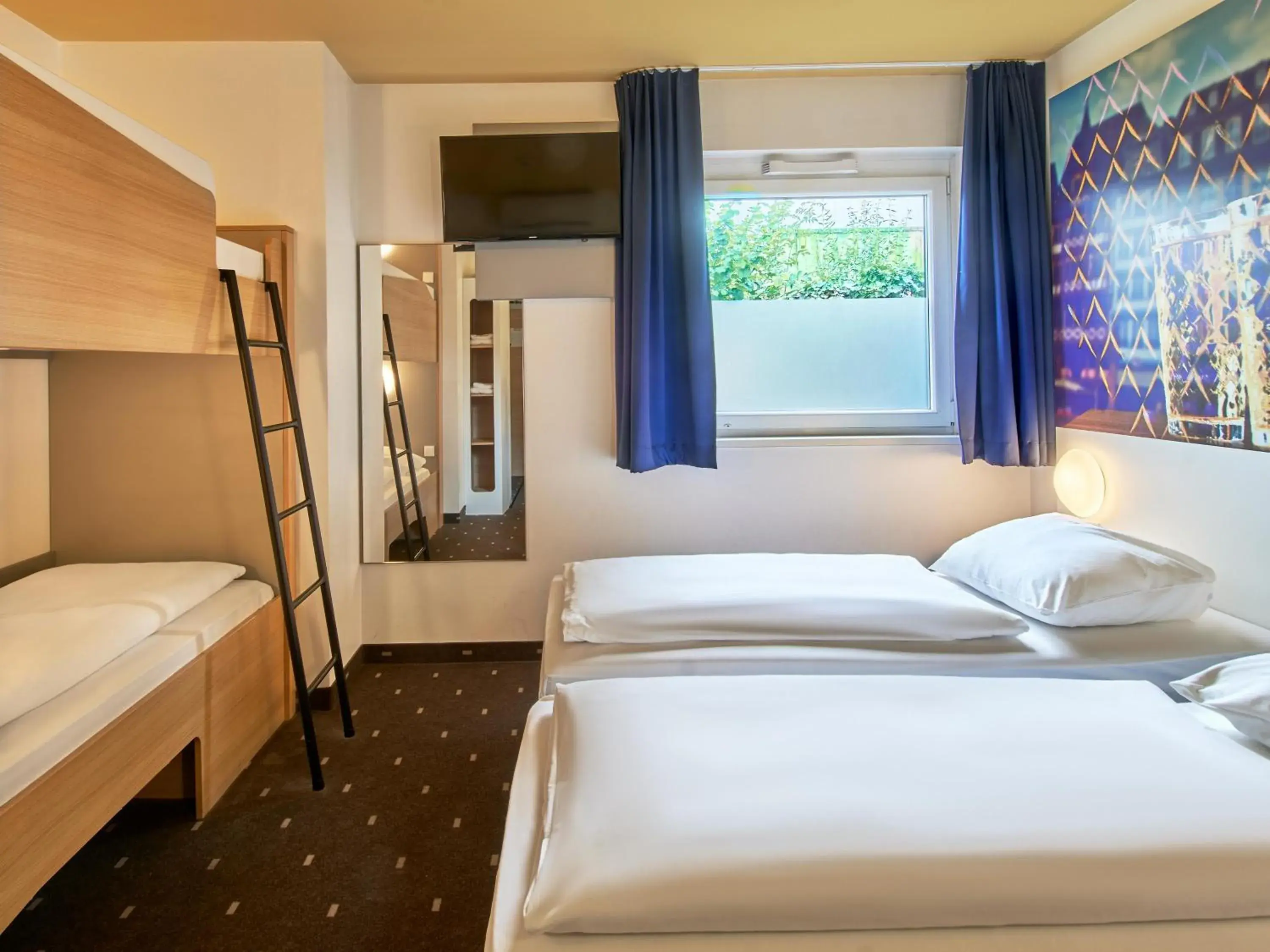 Family Room in B&B Hotel Frankfurt-Nord Family Room in B&B Hotel Frankfurt-Nord