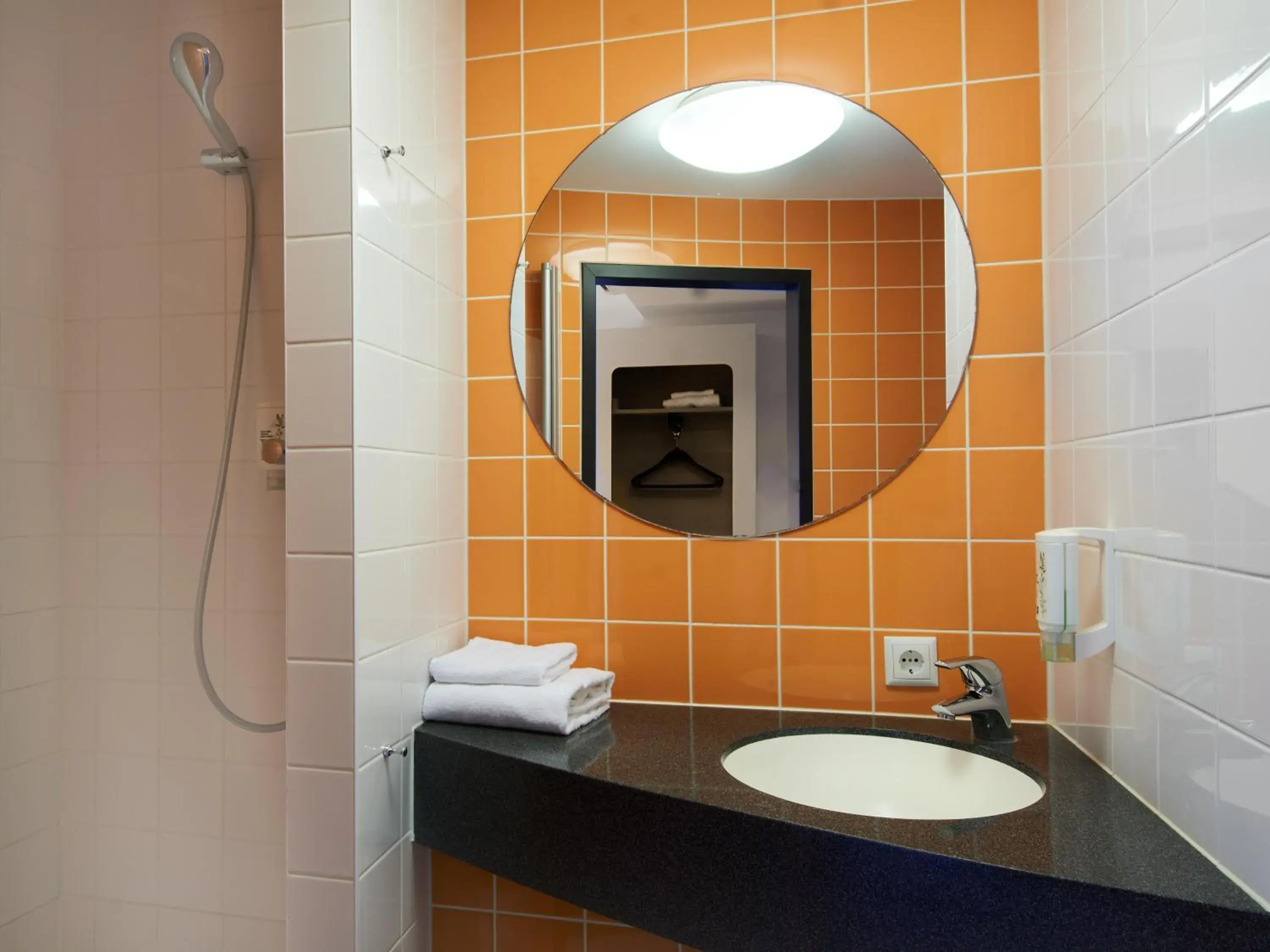 Twin Room in B&B Hotel Frankfurt-Nord Twin Room in B&B Hotel Frankfurt-Nord