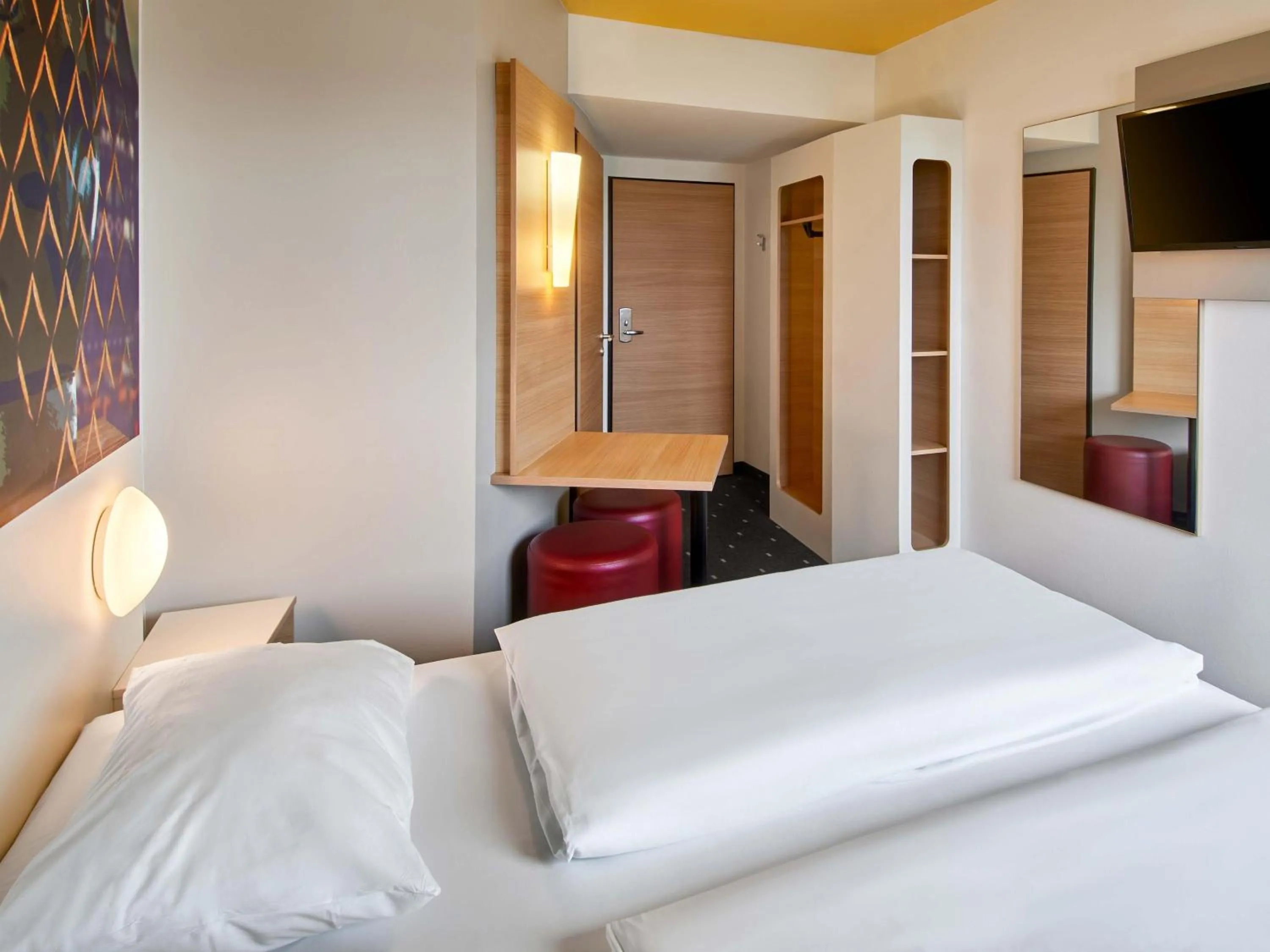 Photo of the whole room, Bed in B&B Hotel Frankfurt-Nord