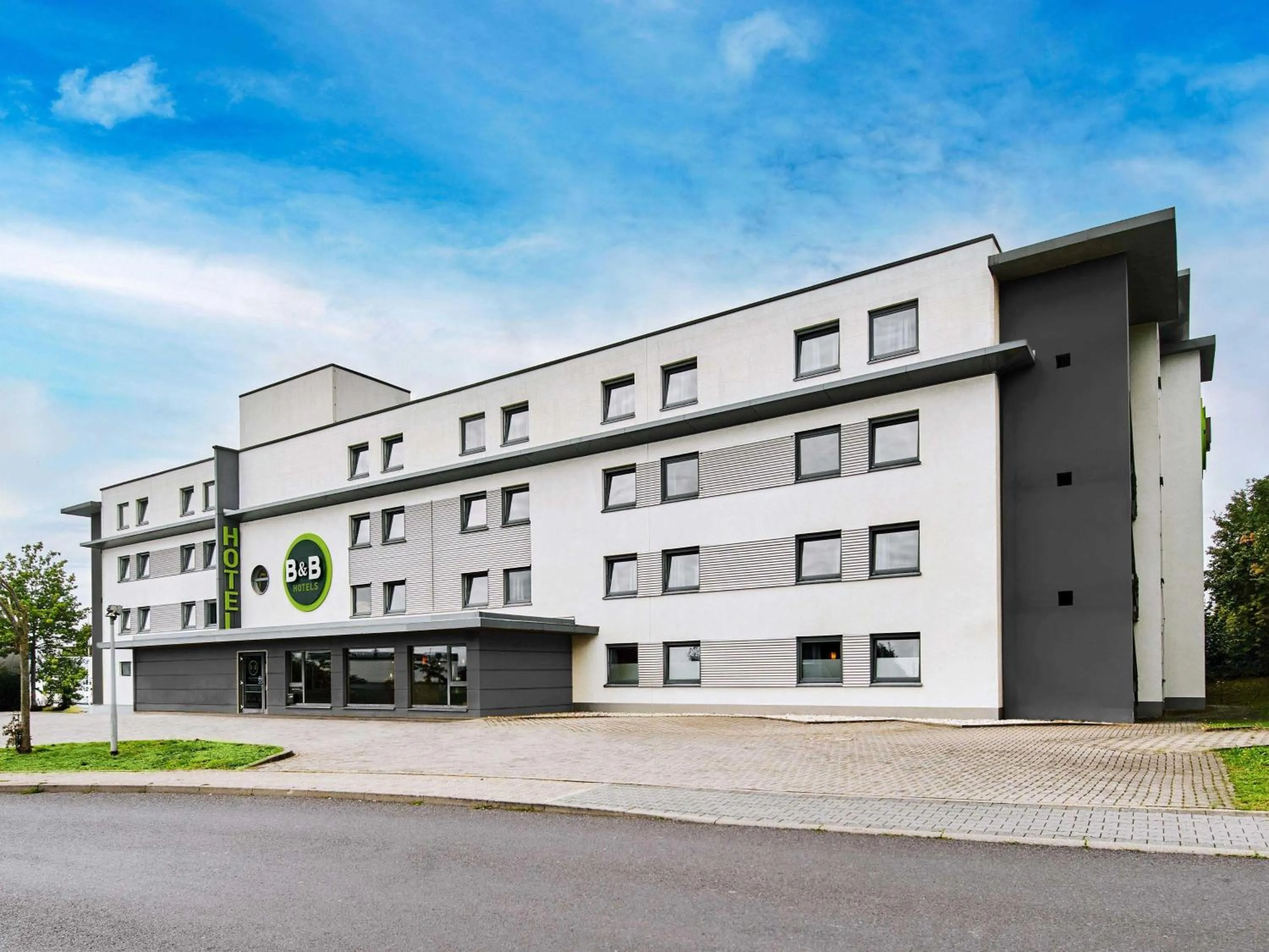 Property building in B&B Hotel Frankfurt-Nord