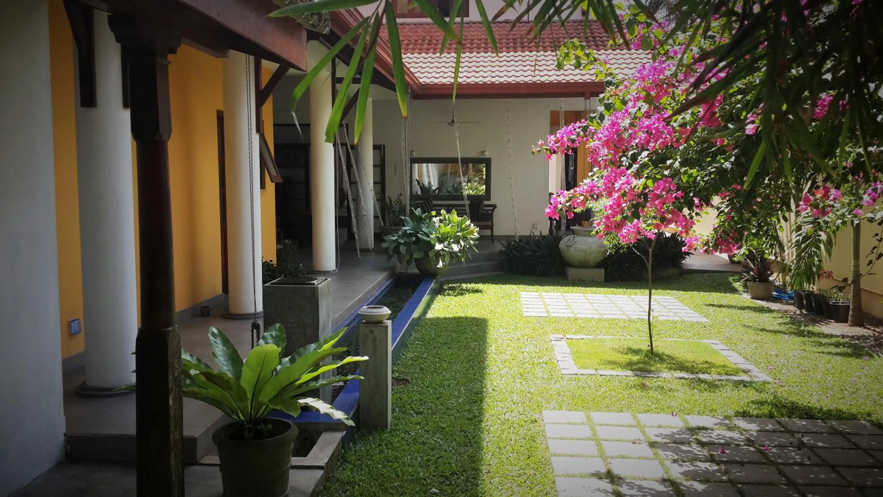 Garden in IMAGINE Villa Hotel