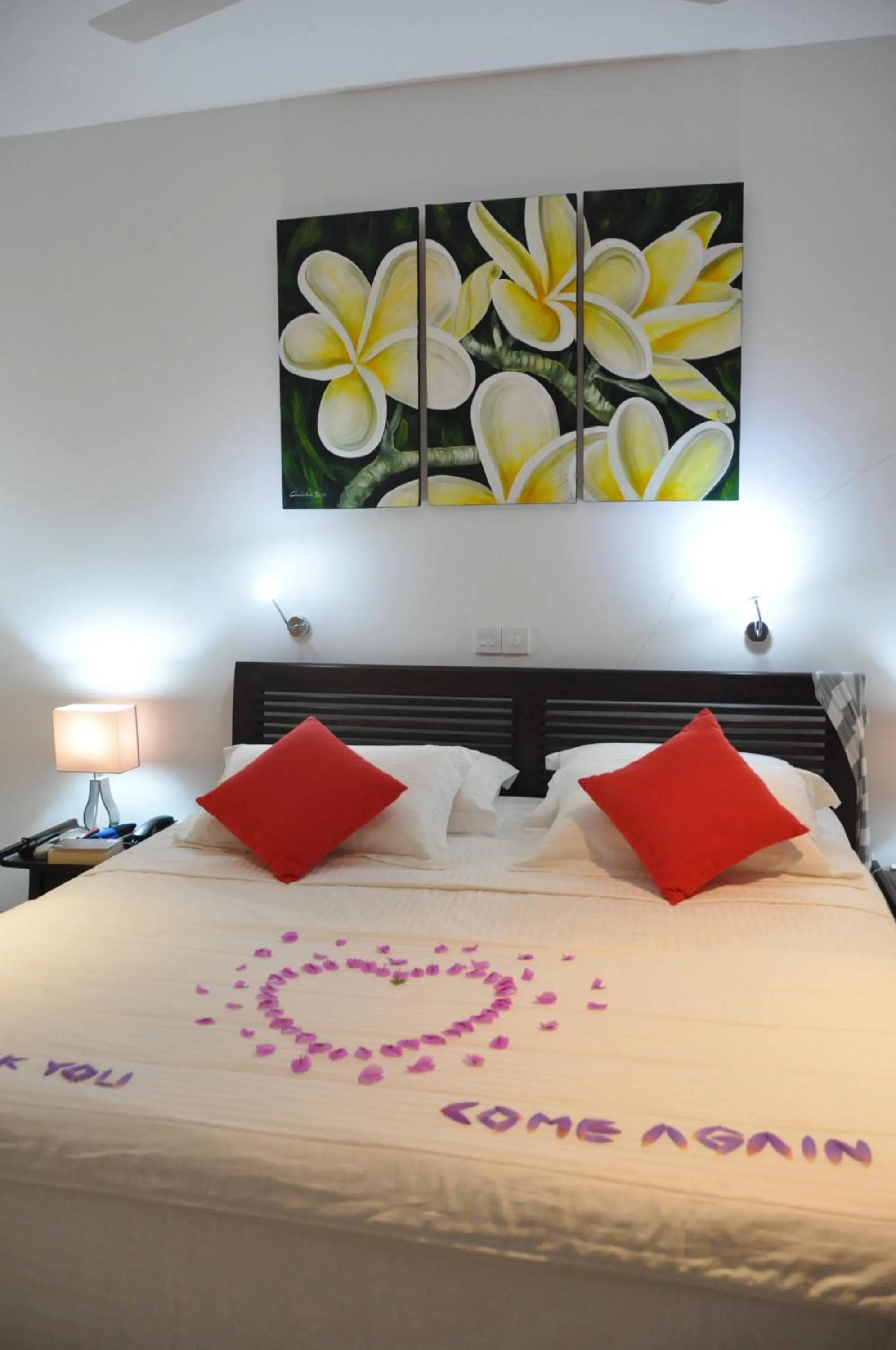 Bed in IMAGINE Villa Hotel