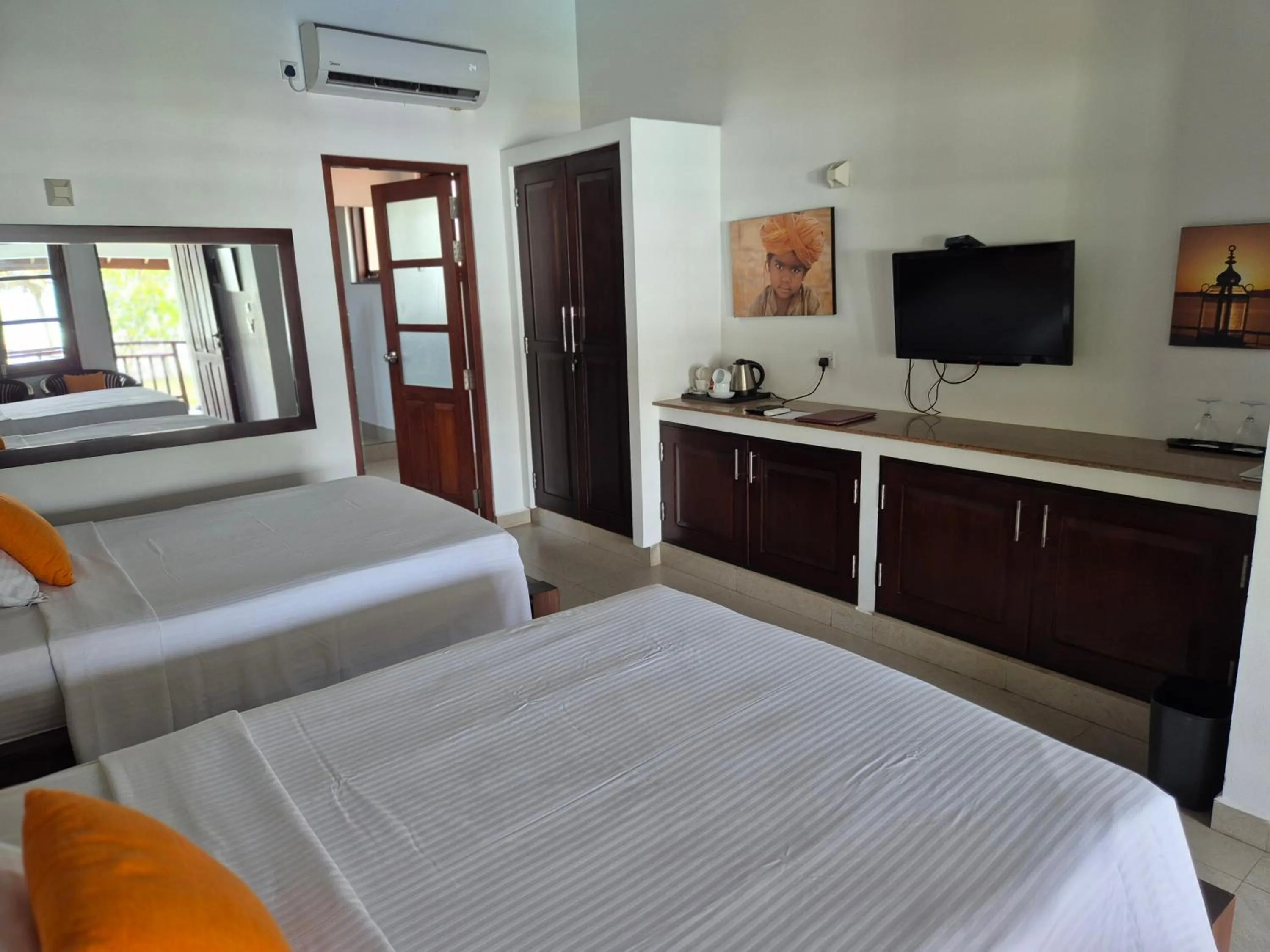 Bedroom, Bed in IMAGINE Villa Hotel