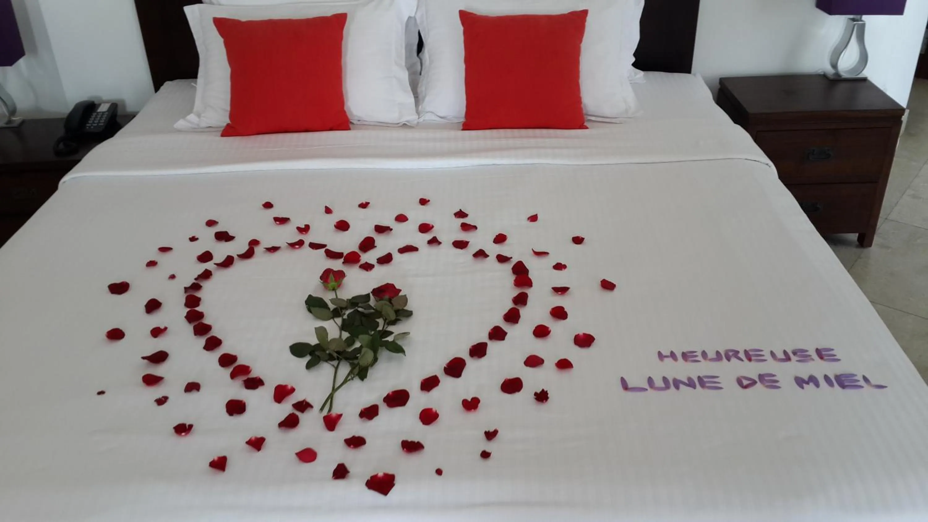 Bed in IMAGINE Villa Hotel