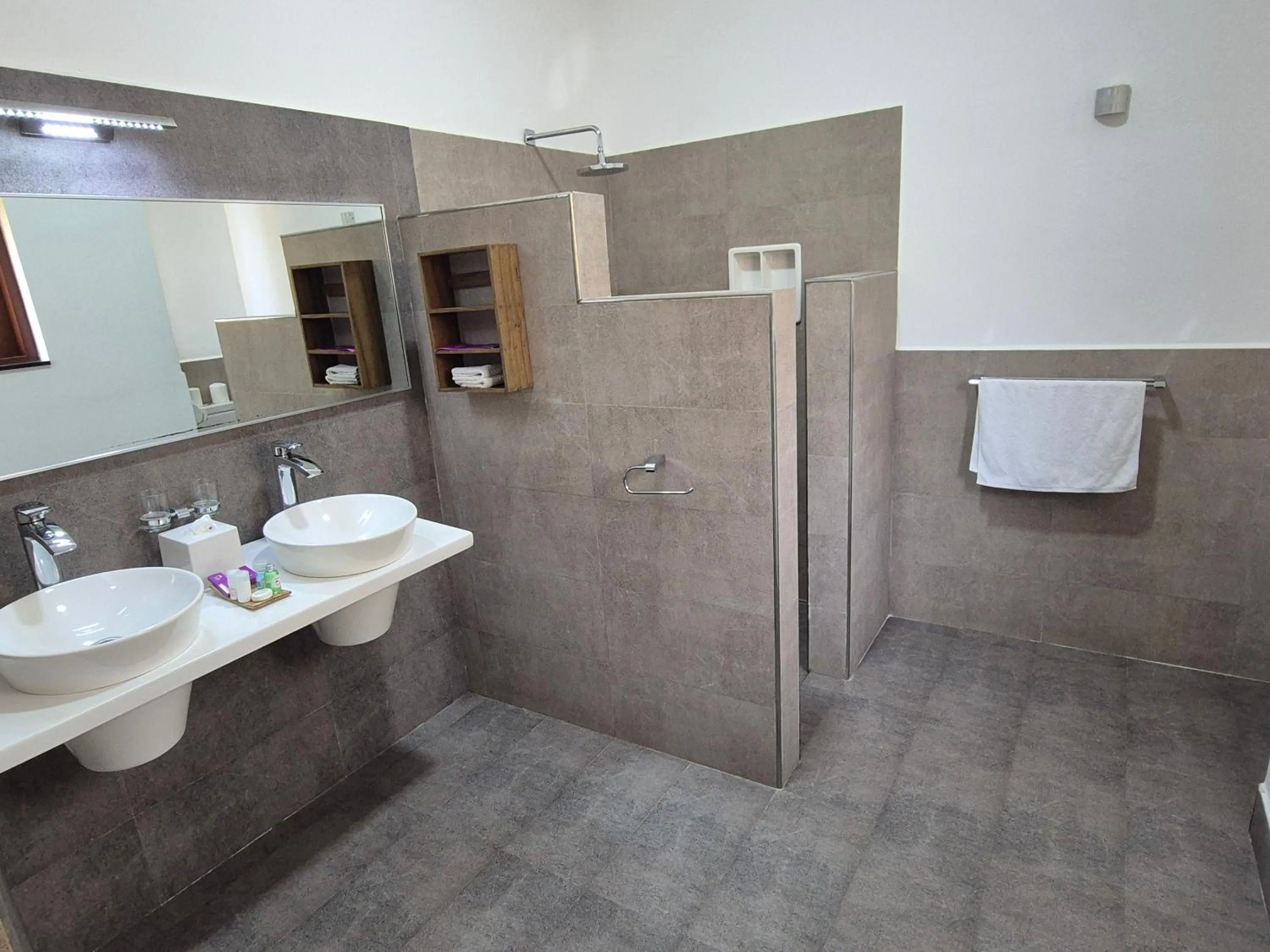 Bathroom in IMAGINE Villa Hotel