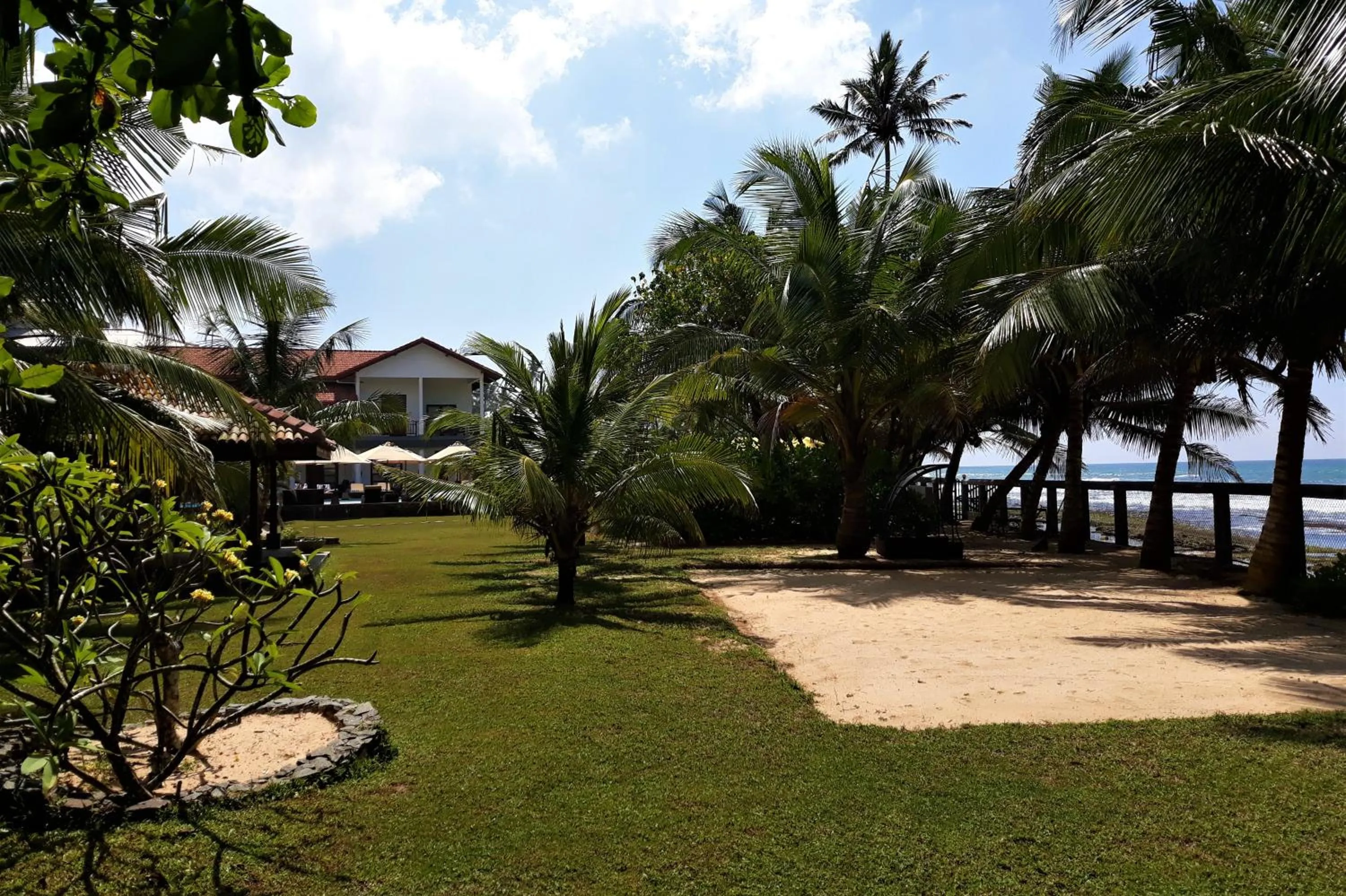 Garden in IMAGINE Villa Hotel