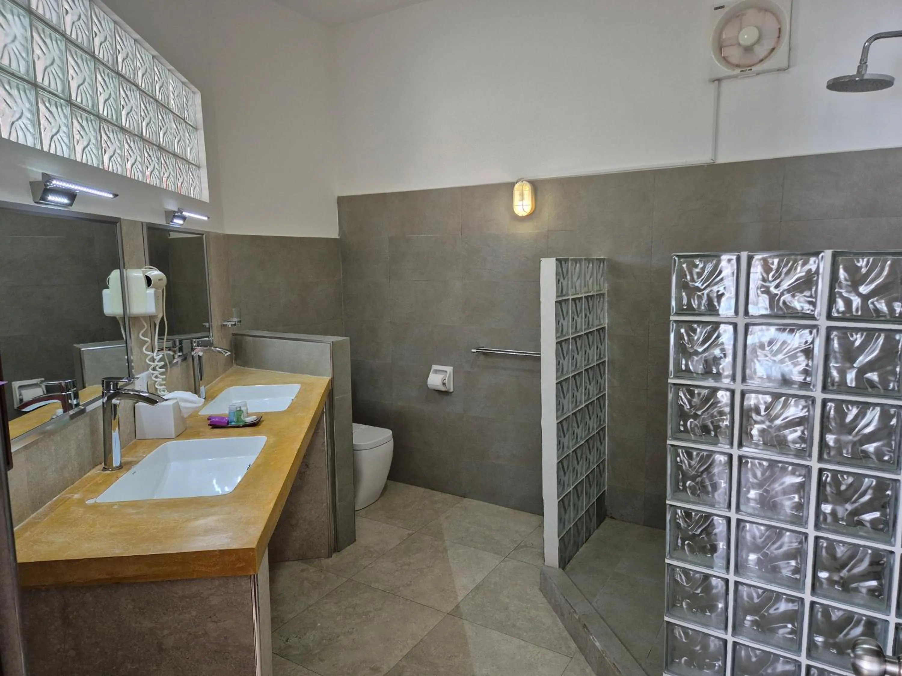 Bathroom in IMAGINE Villa Hotel