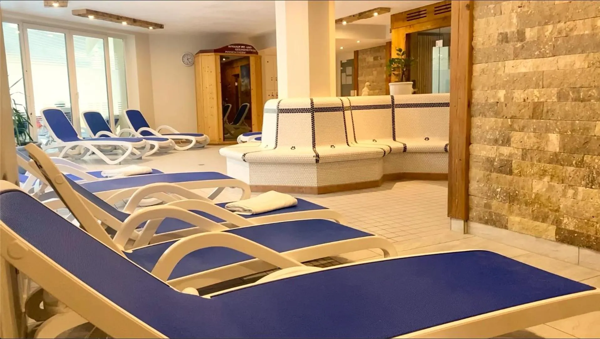 Swimming pool in Hotel Klosterbräustuben