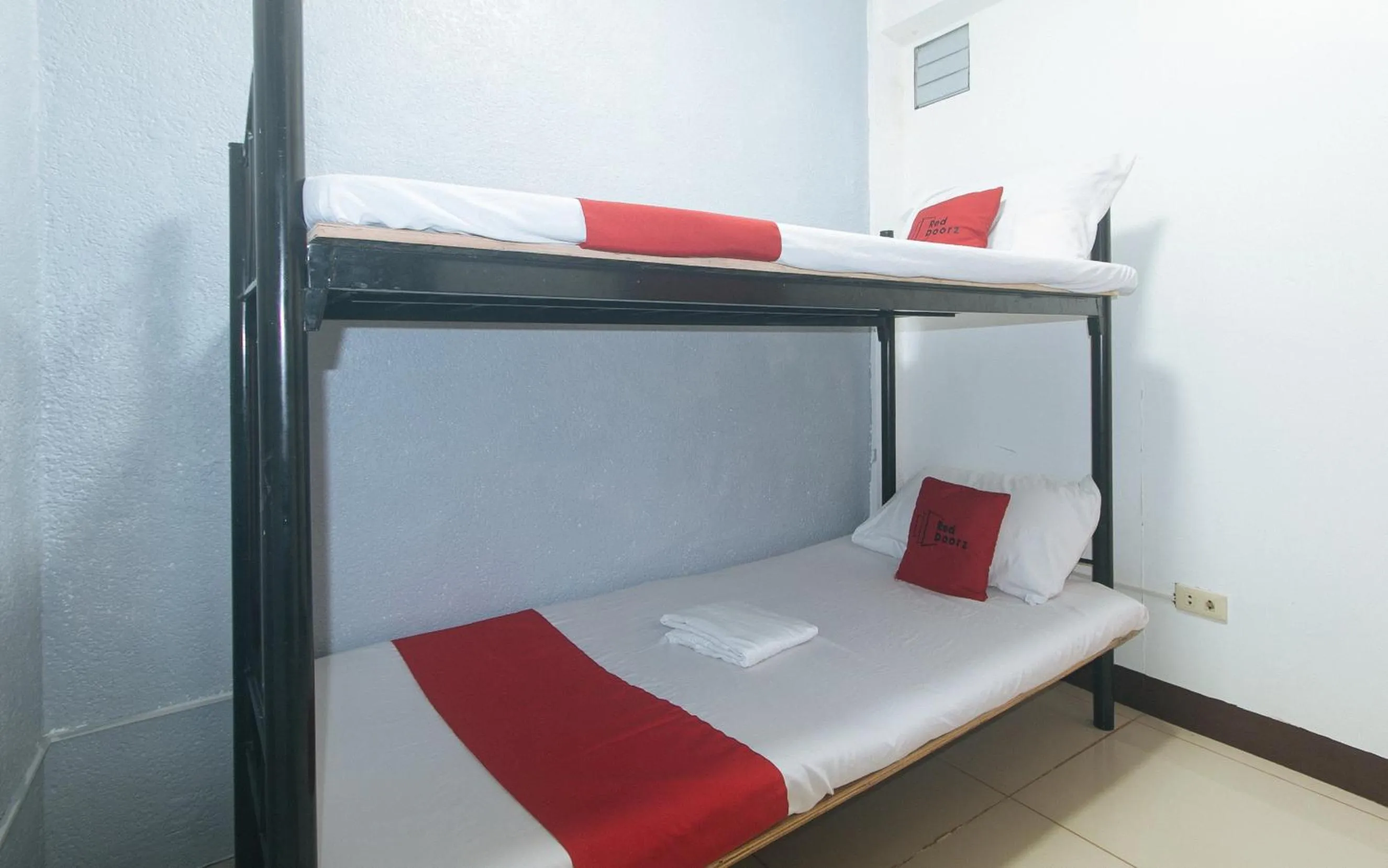 Bedroom, Bed in RedDoorz Plus near Tambo Paranaque