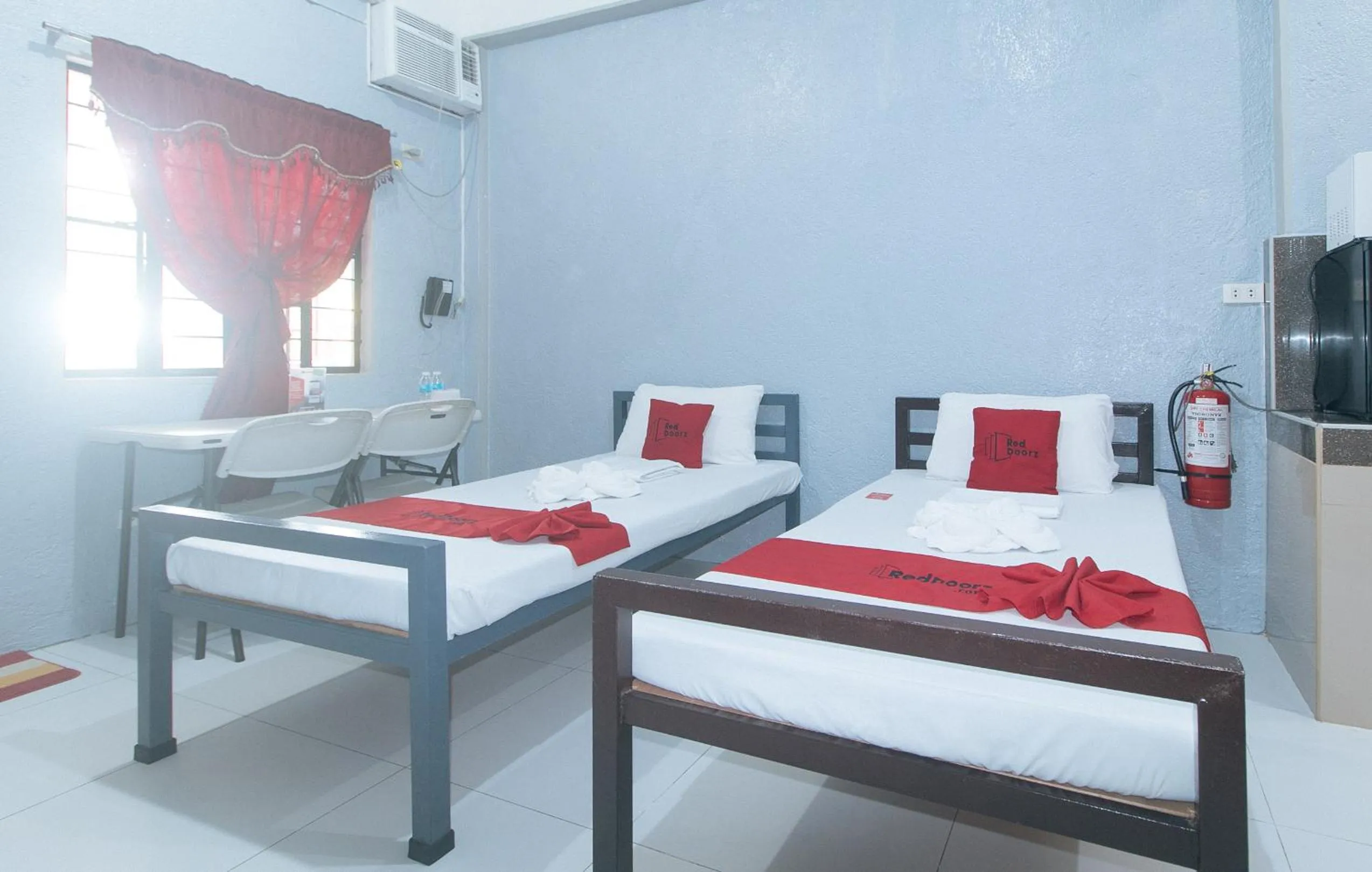 TV and multimedia, Bed in RedDoorz Plus near Tambo Paranaque