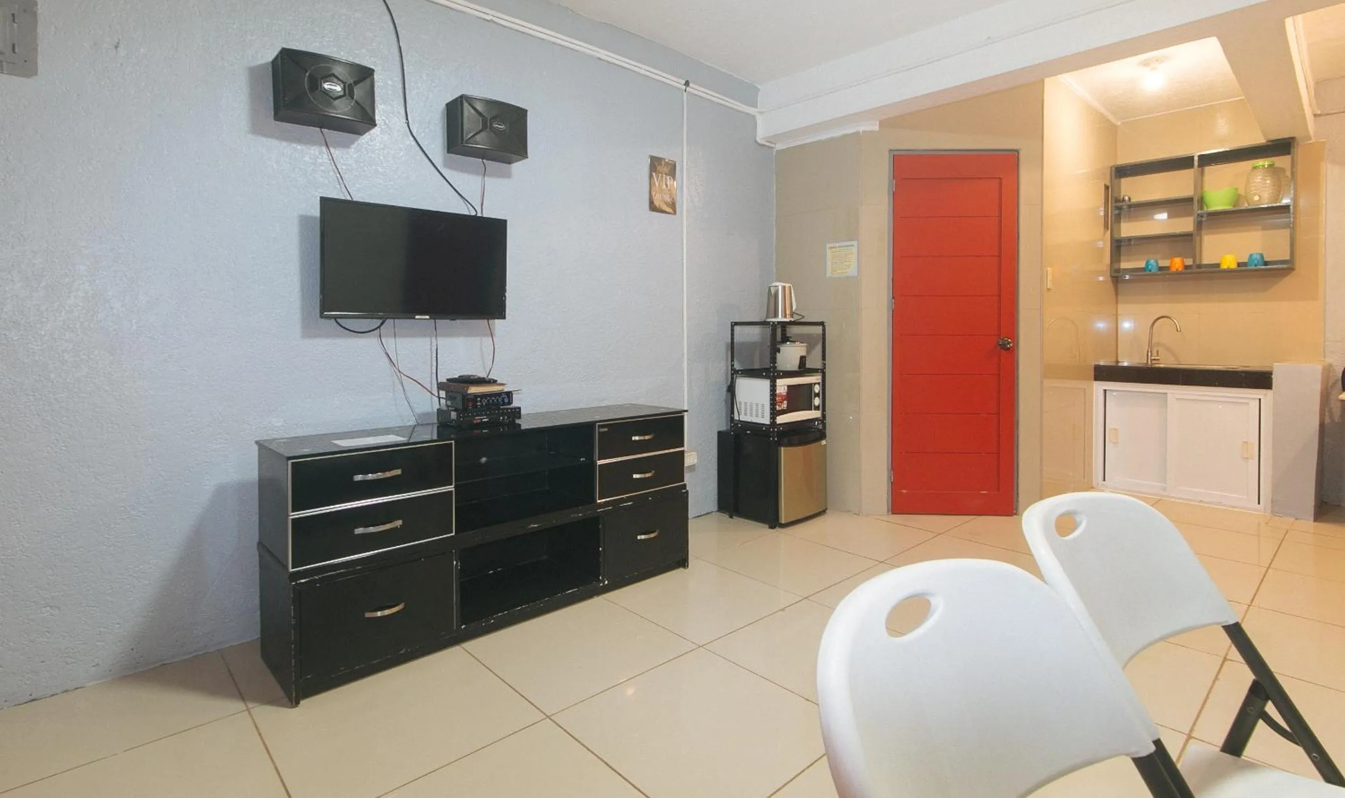 TV and multimedia in RedDoorz Plus near Tambo Paranaque