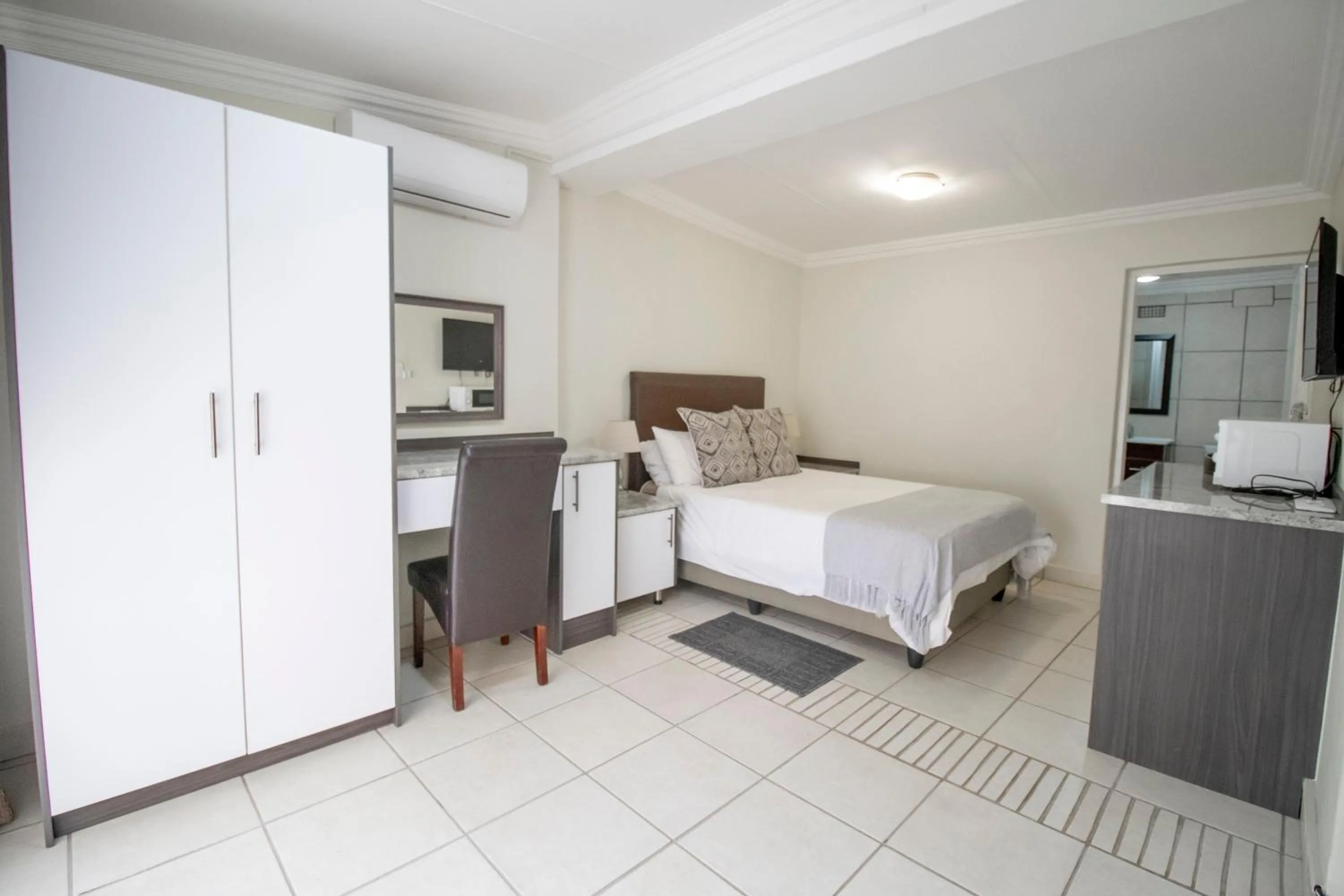 Photo of the whole room, Bed in BON Hotel Rustenburg