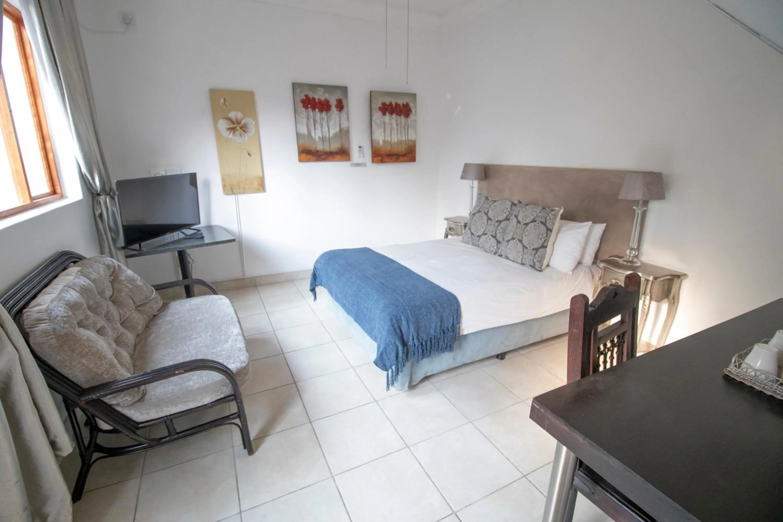 Photo of the whole room, Bed in BON Hotel Rustenburg