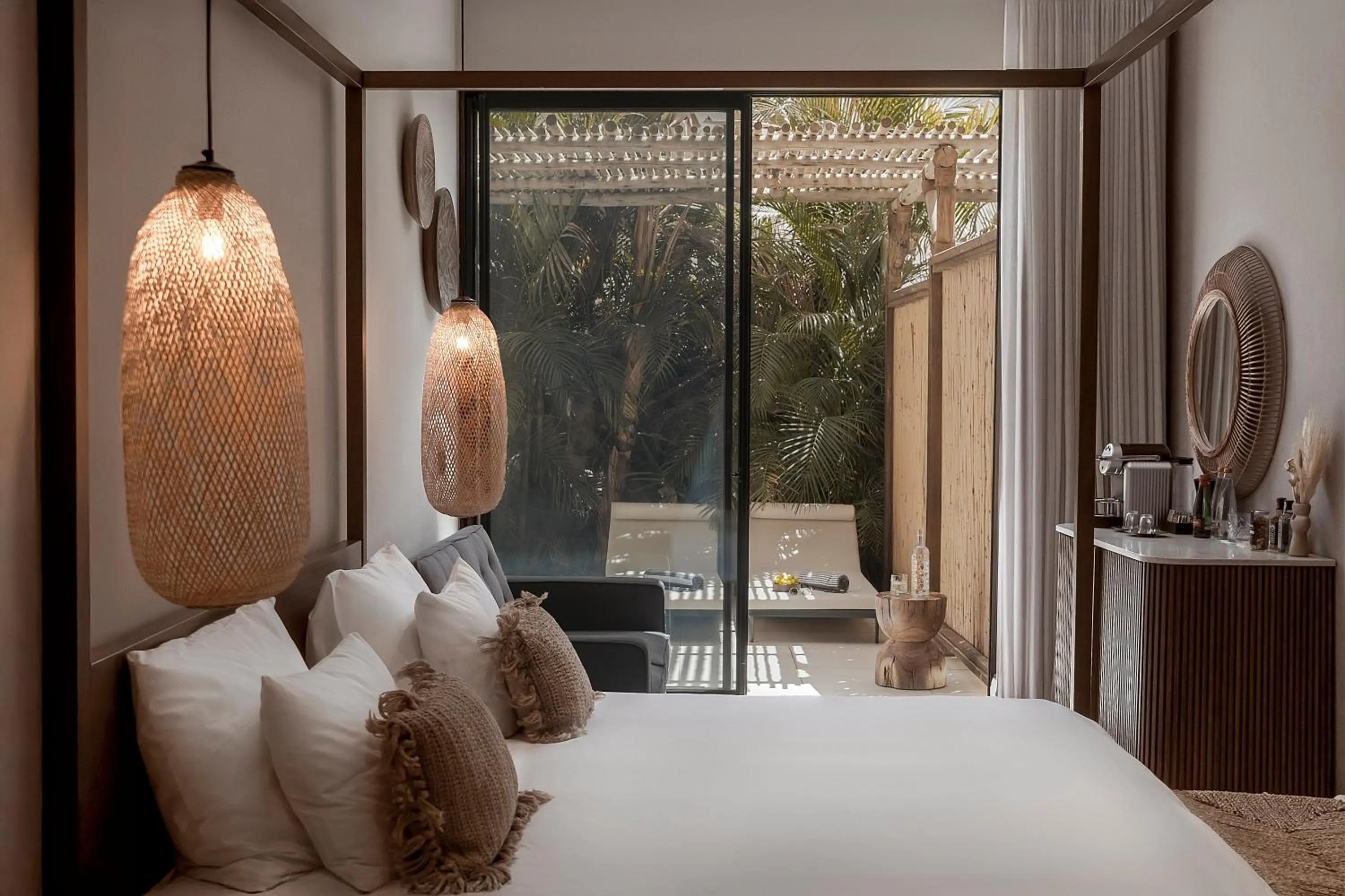 Photo of the whole room, Bed in NOW-VX adults only