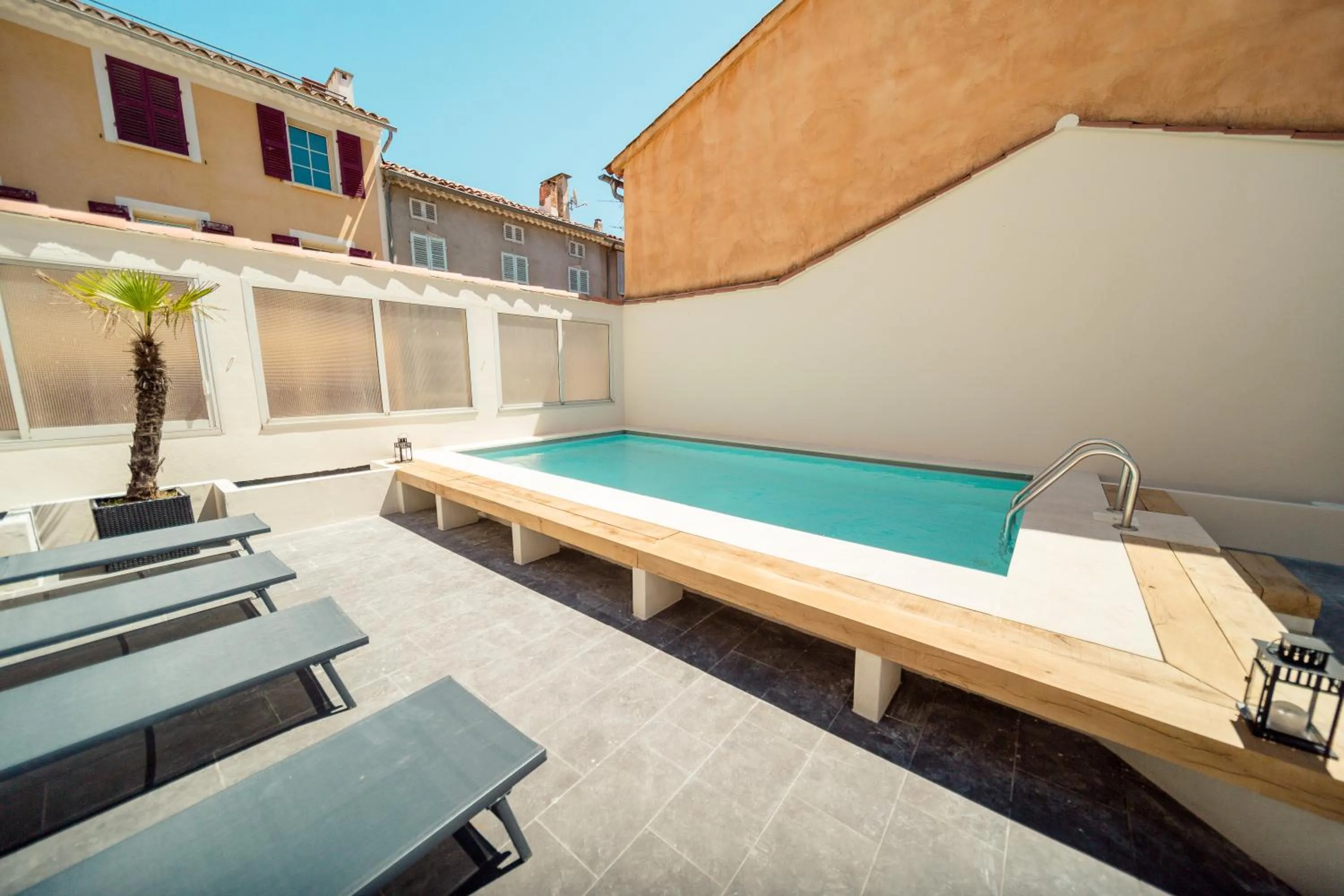 Patio in UNE HISTOIRE DE FAMILLE