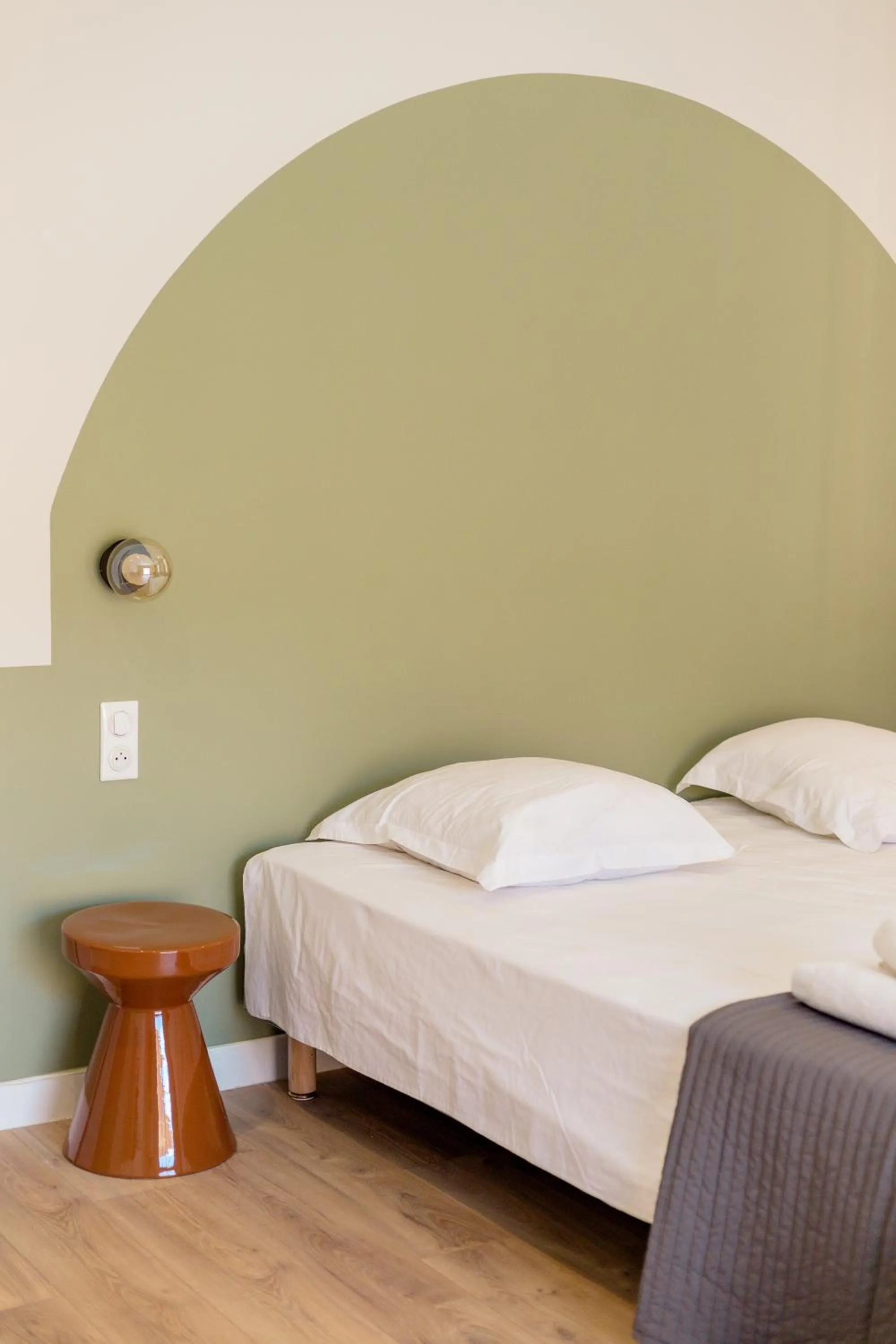 Bedroom, Bed in UNE HISTOIRE DE FAMILLE