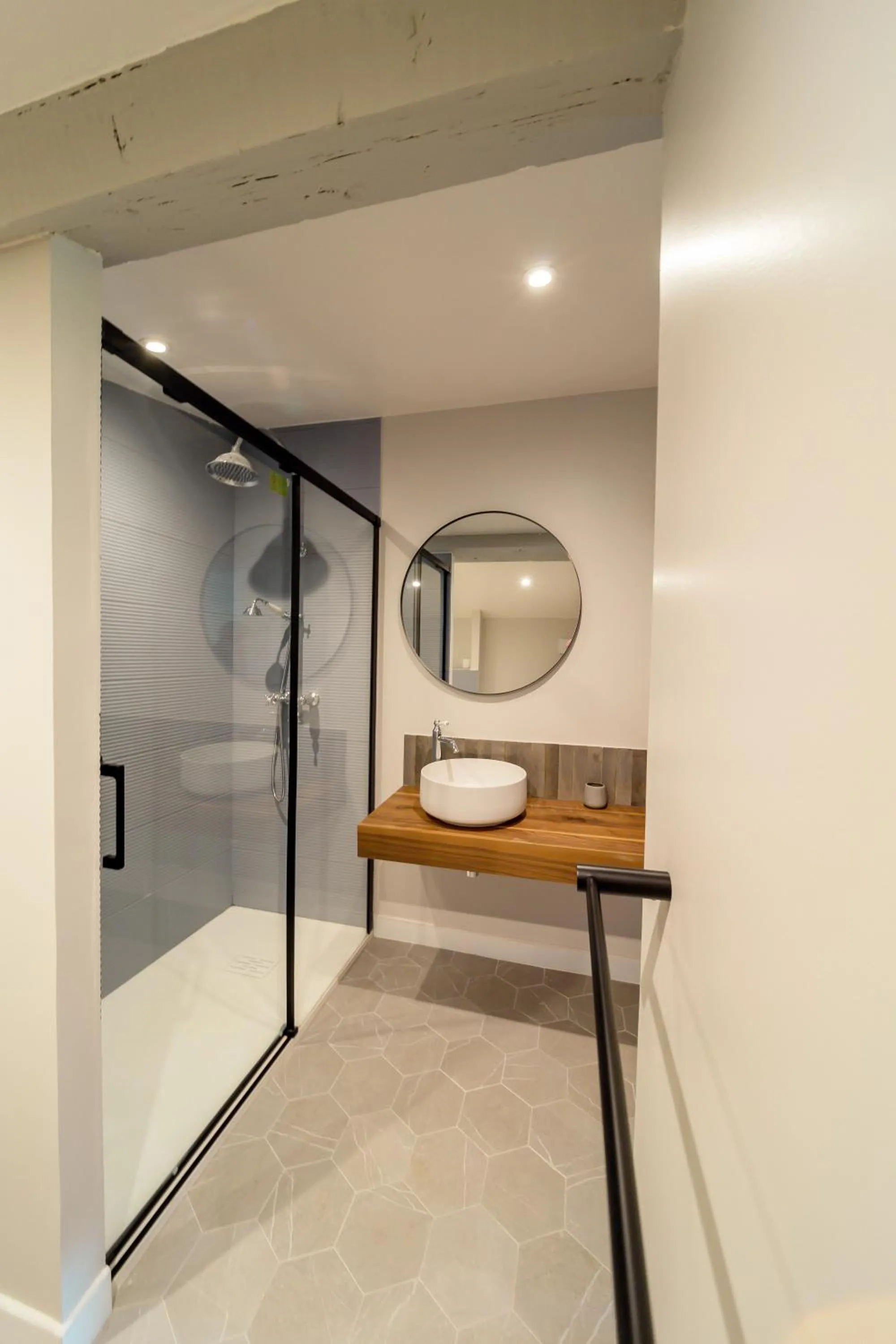 Bathroom in UNE HISTOIRE DE FAMILLE