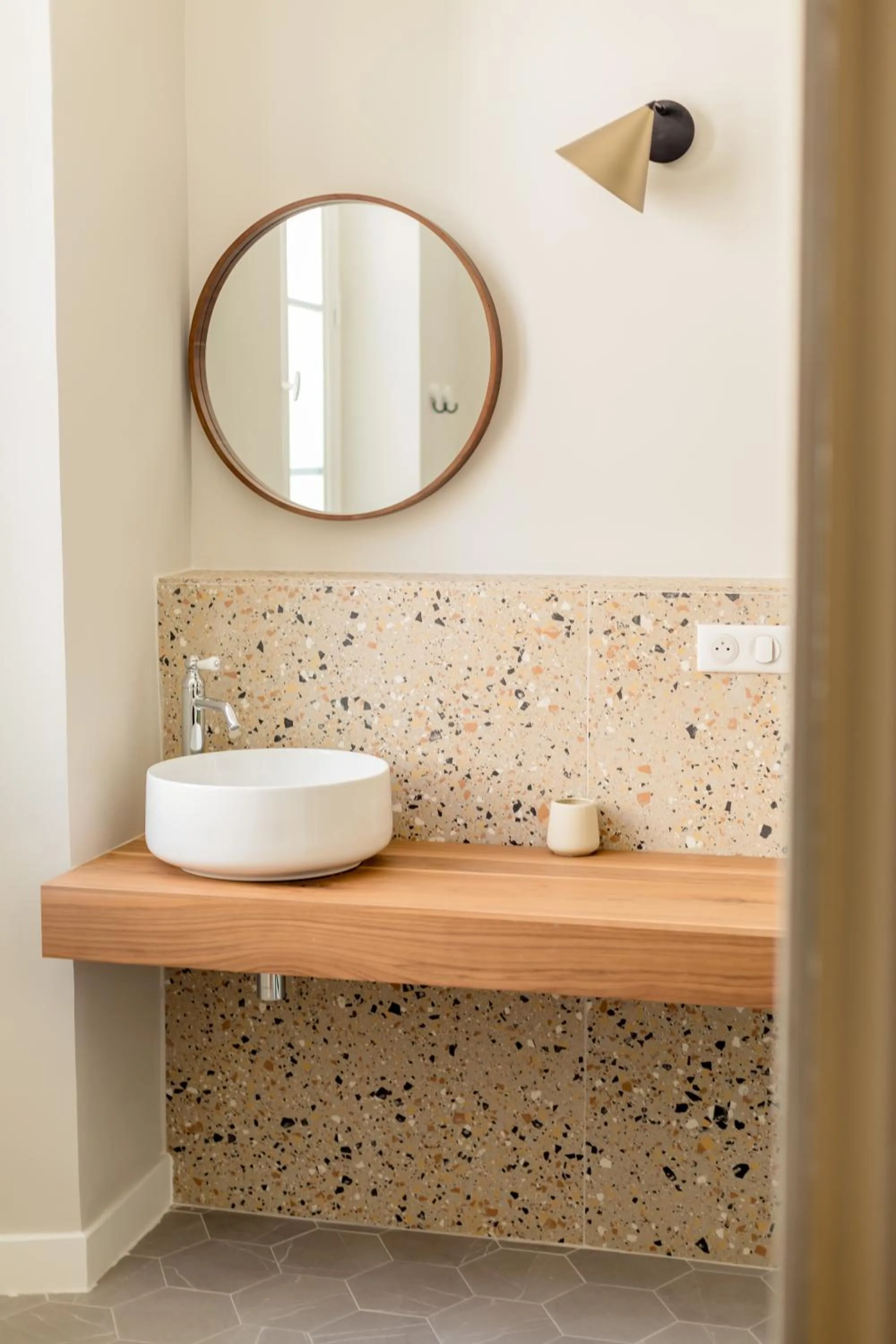 Bathroom in UNE HISTOIRE DE FAMILLE