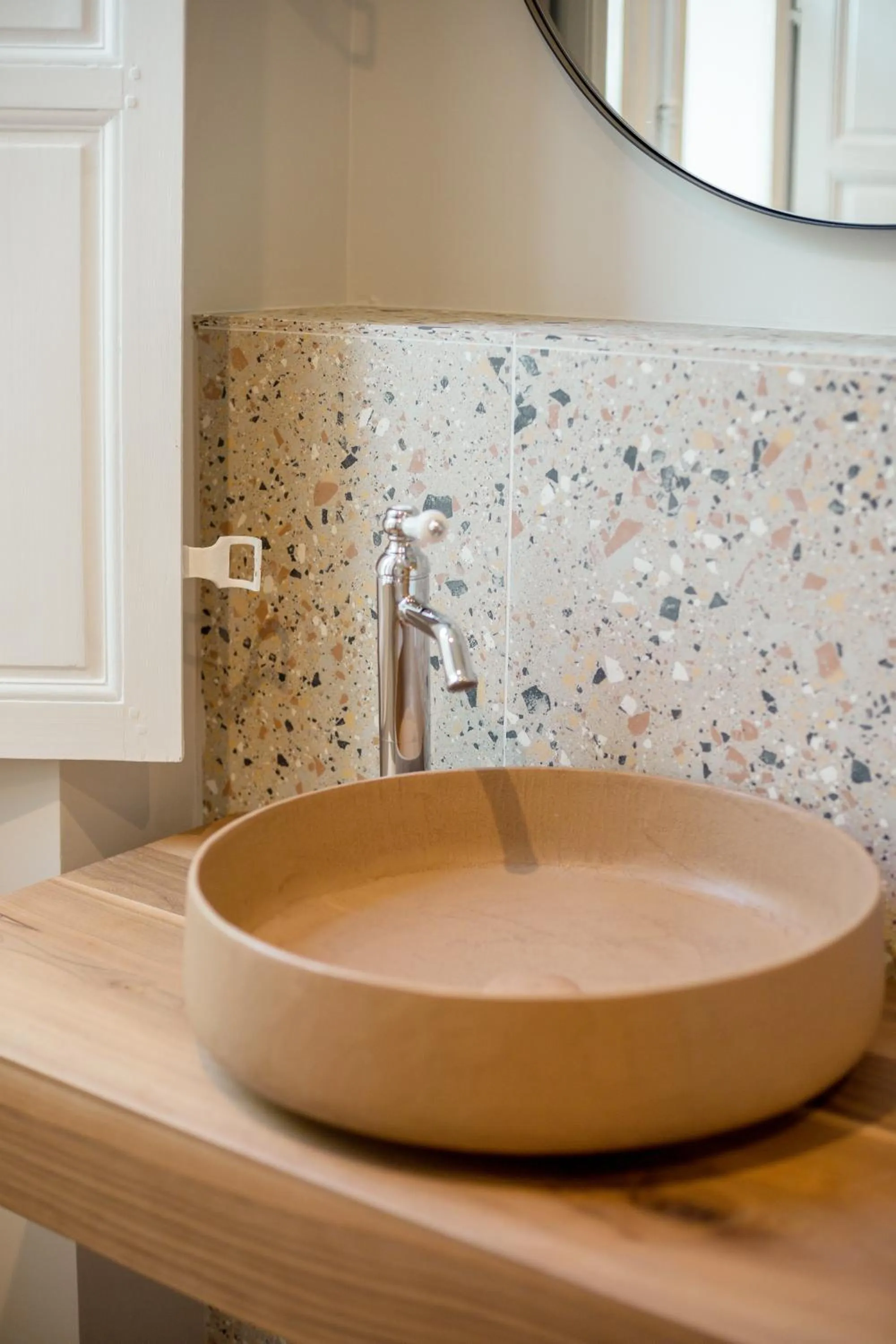 Bathroom in UNE HISTOIRE DE FAMILLE