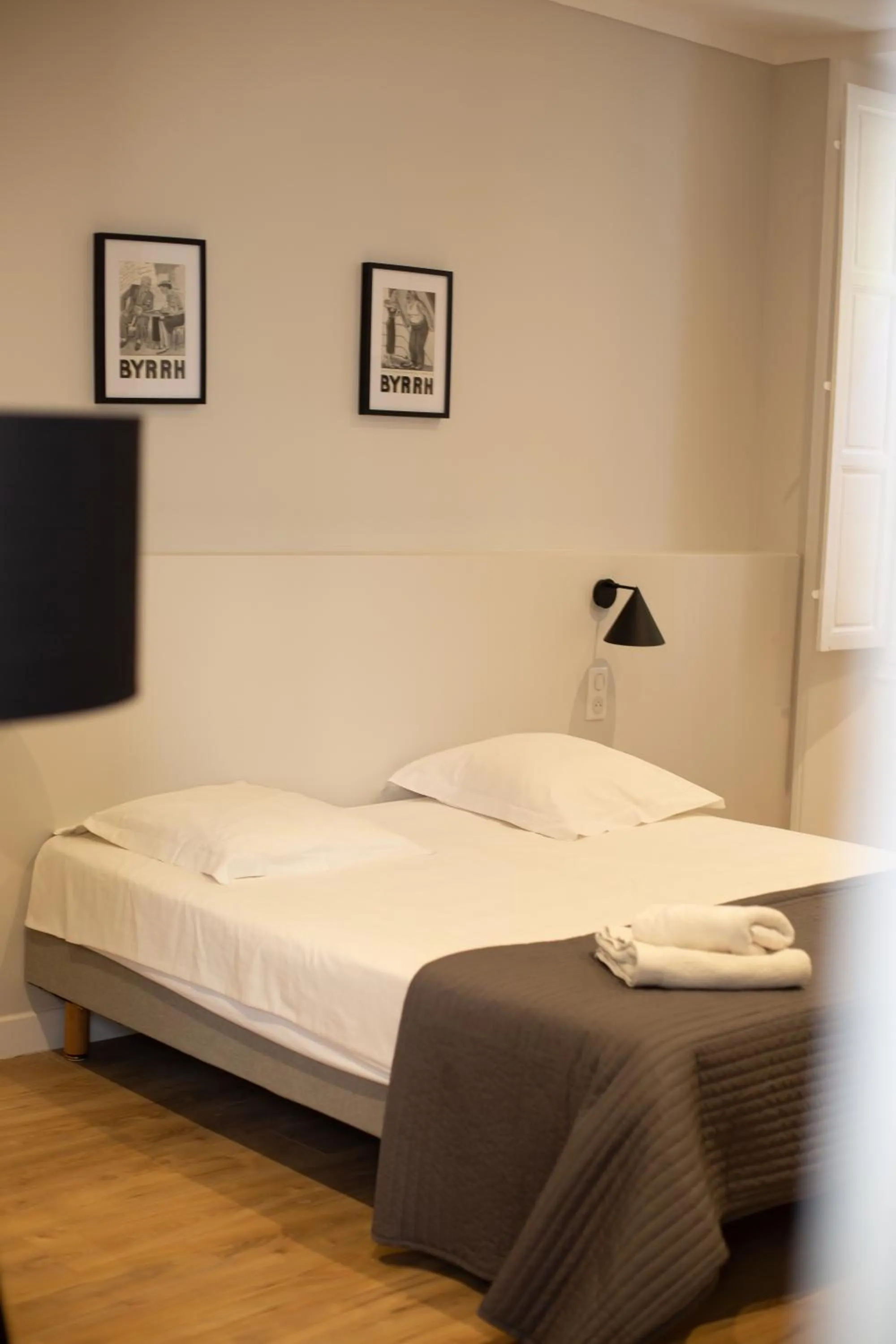 Bed in UNE HISTOIRE DE FAMILLE