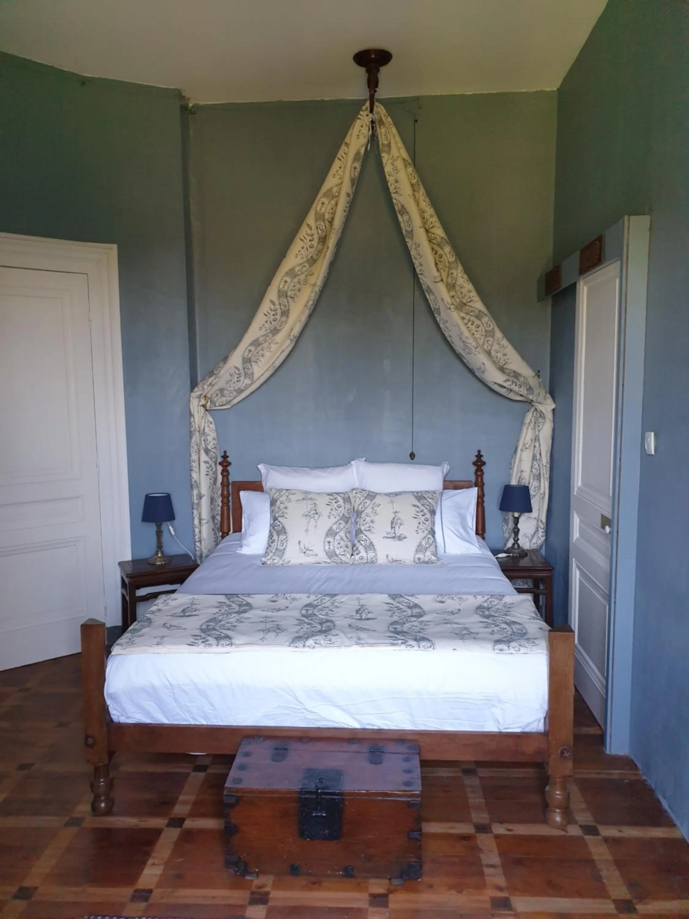 Bed in Château de Saint Bonnet les Oules