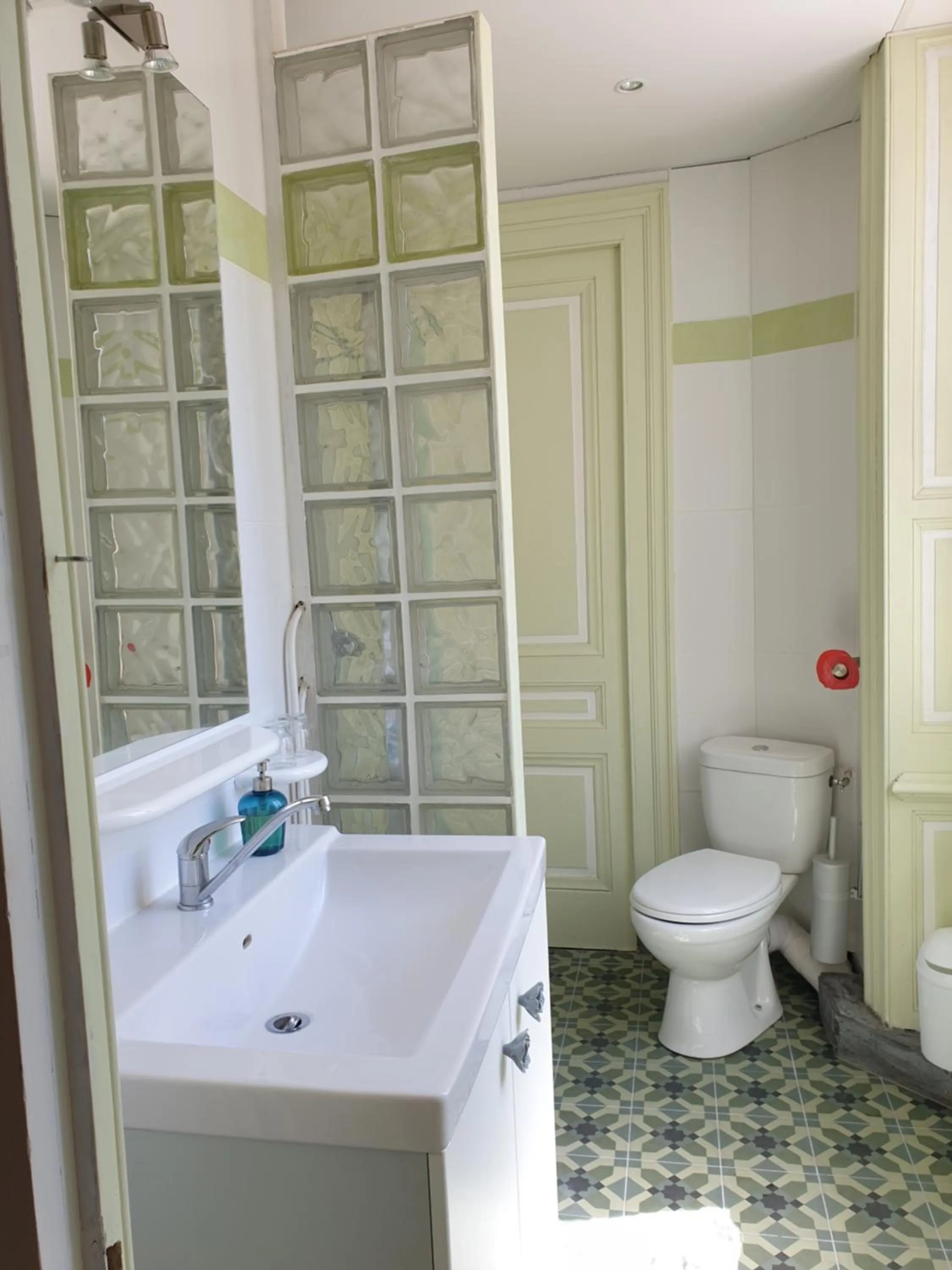 Bathroom in Château de Saint Bonnet les Oules