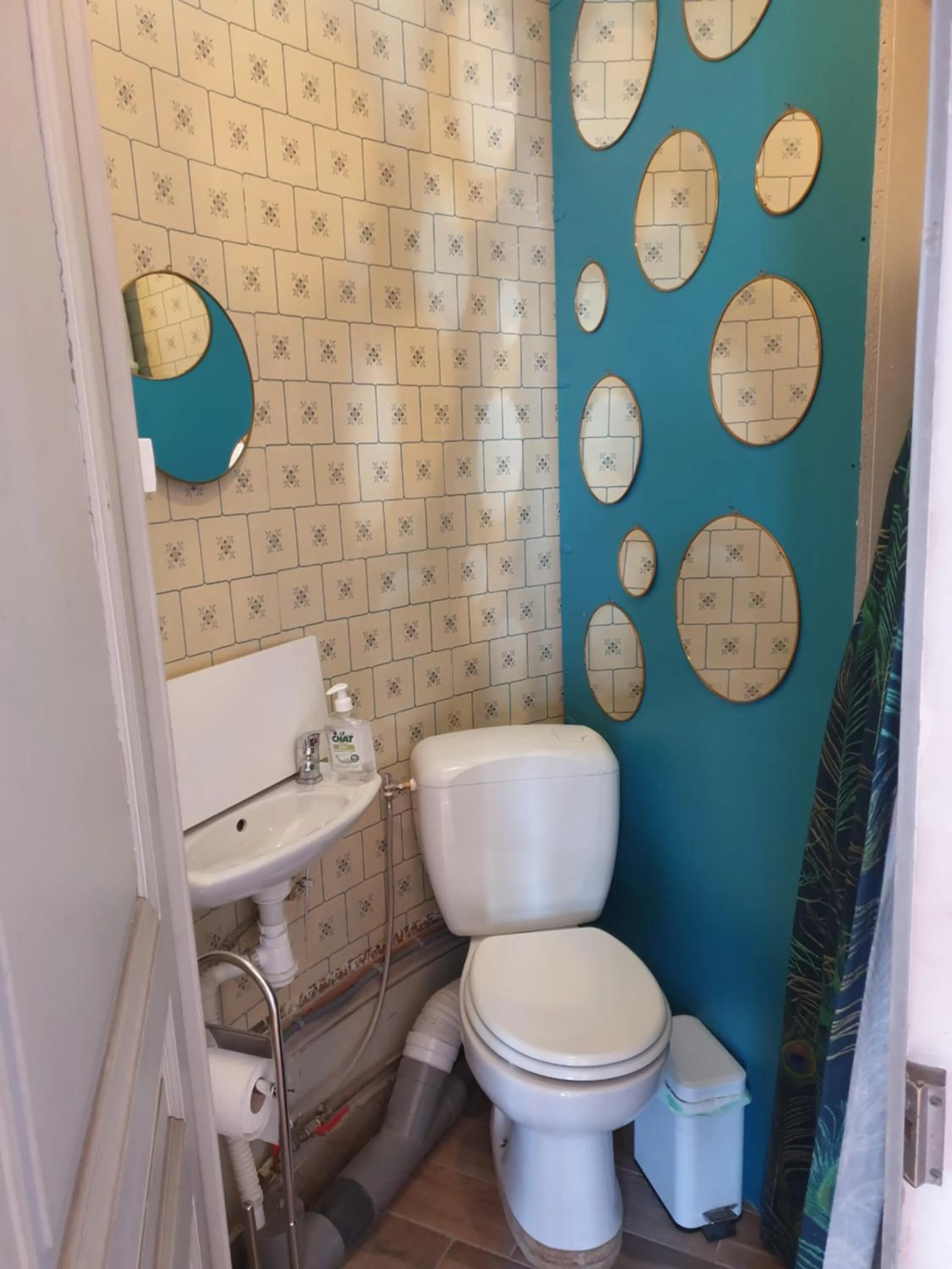 Toilet in Château de Saint Bonnet les Oules