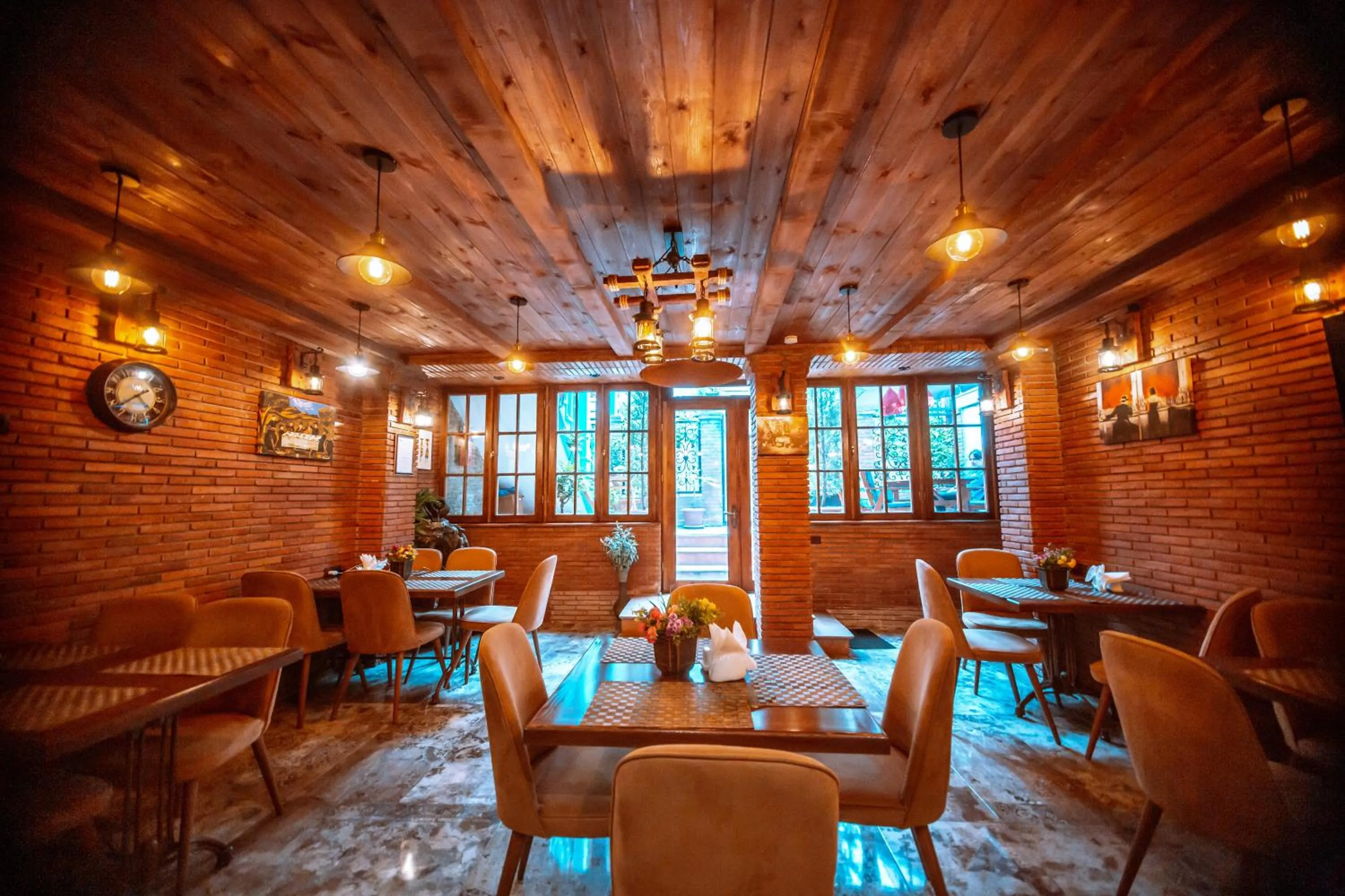 Restaurant/places to eat in MUSMORE Boutique Hotel