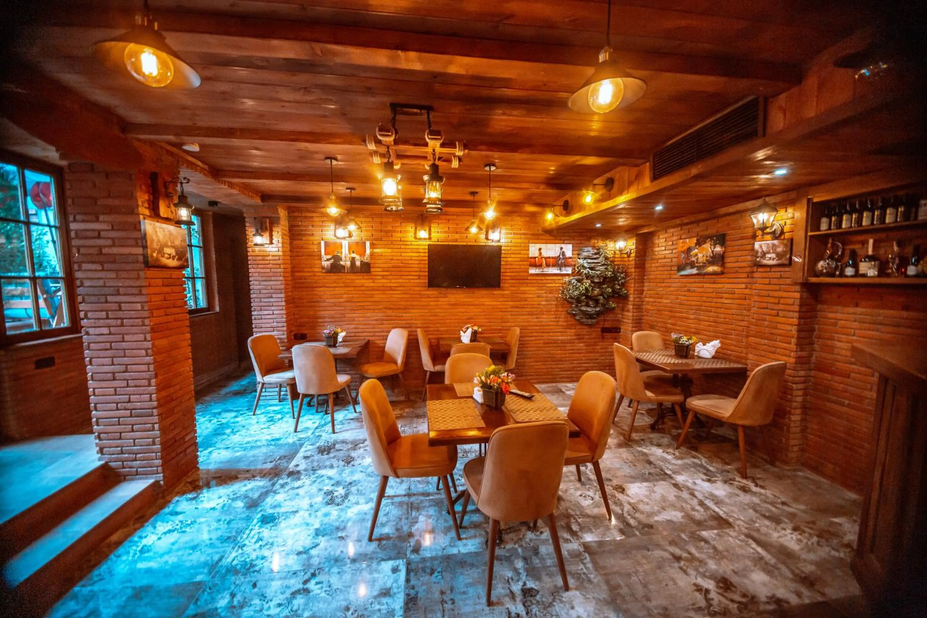 Restaurant/places to eat in MUSMORE Boutique Hotel