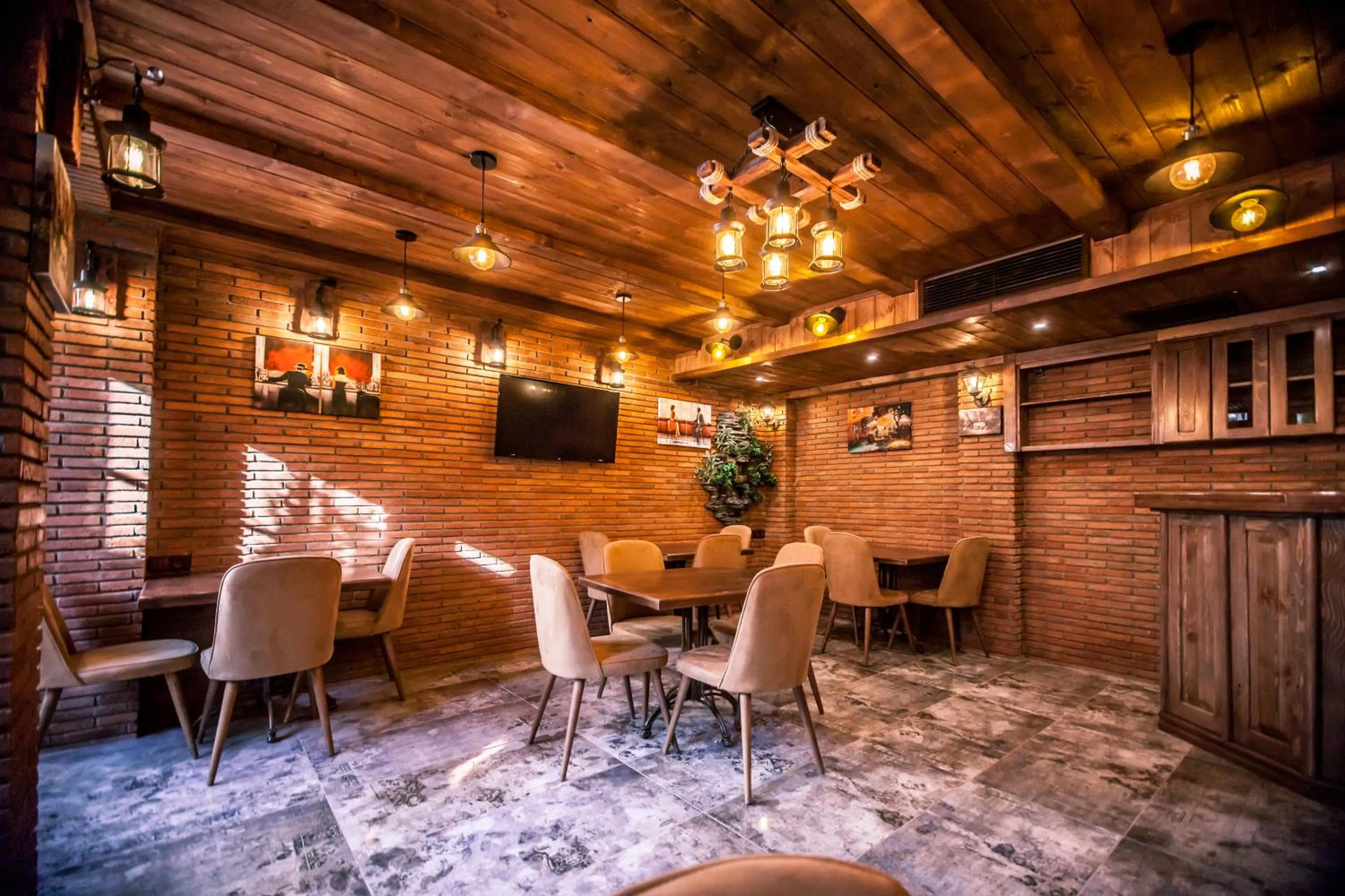 Restaurant/places to eat in MUSMORE Boutique Hotel